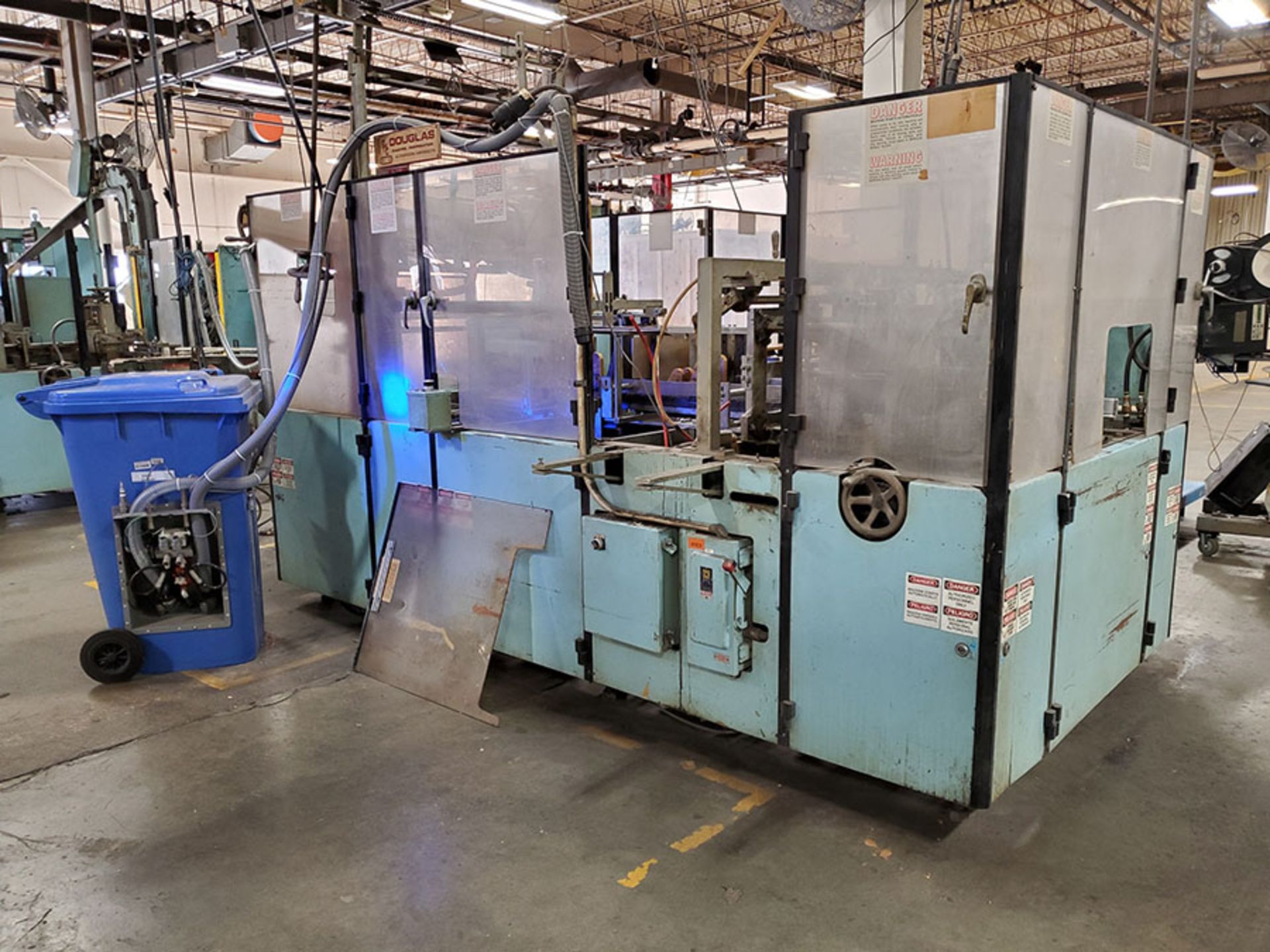 DOUGLAS CASE PACKAGING MACHINE WITH CONVEYOR