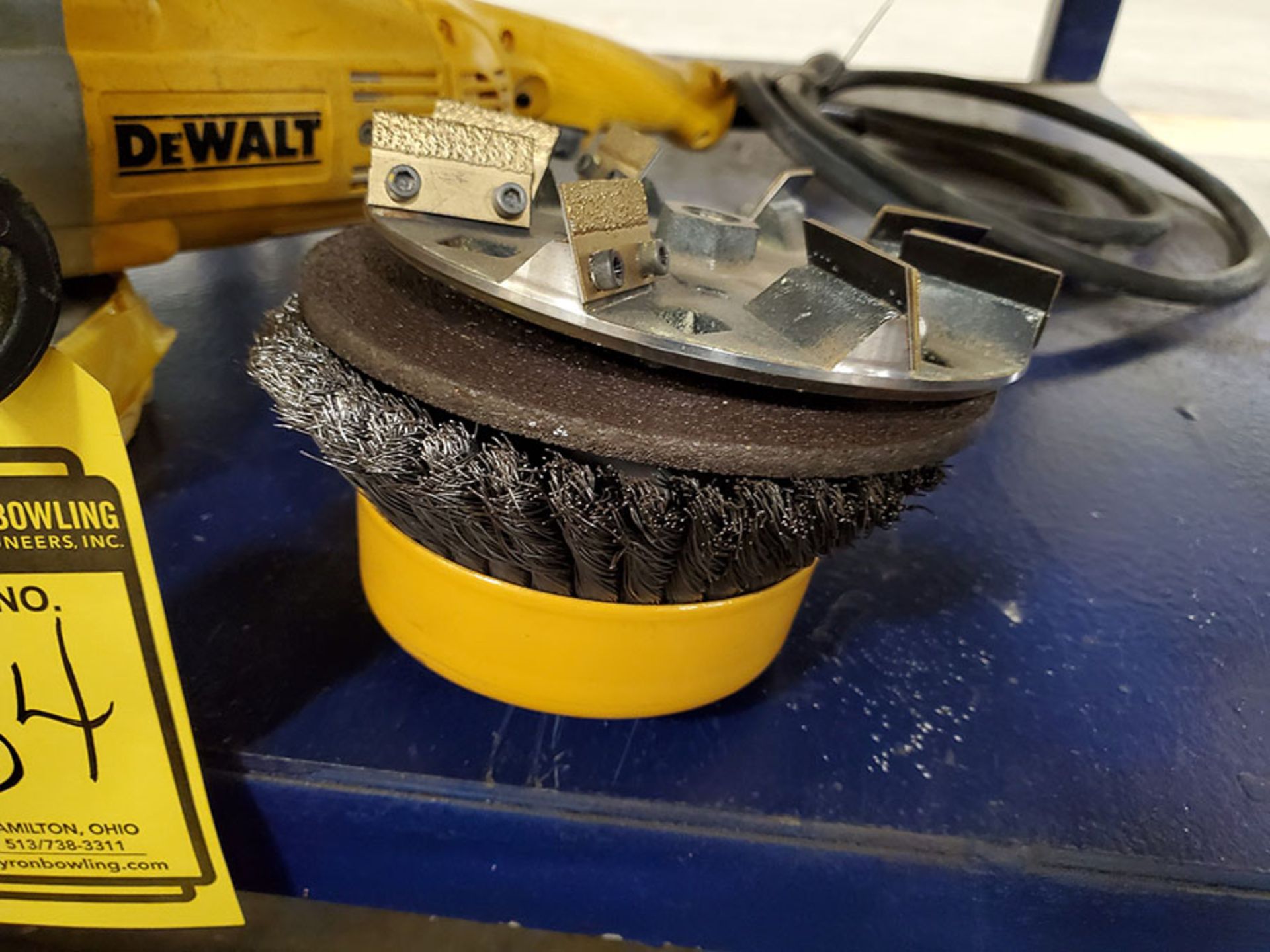 DEWALT ANGLE SANDER D28497 WITH BLADES & DISC - Image 4 of 4