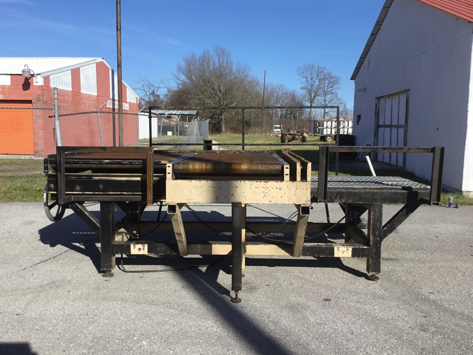 *LOCATED TULLAHOMA, TN* Adjustable Die-Changing Conveyor Table, Dimensions: 71" L x 106" W x 62" H - Image 2 of 6