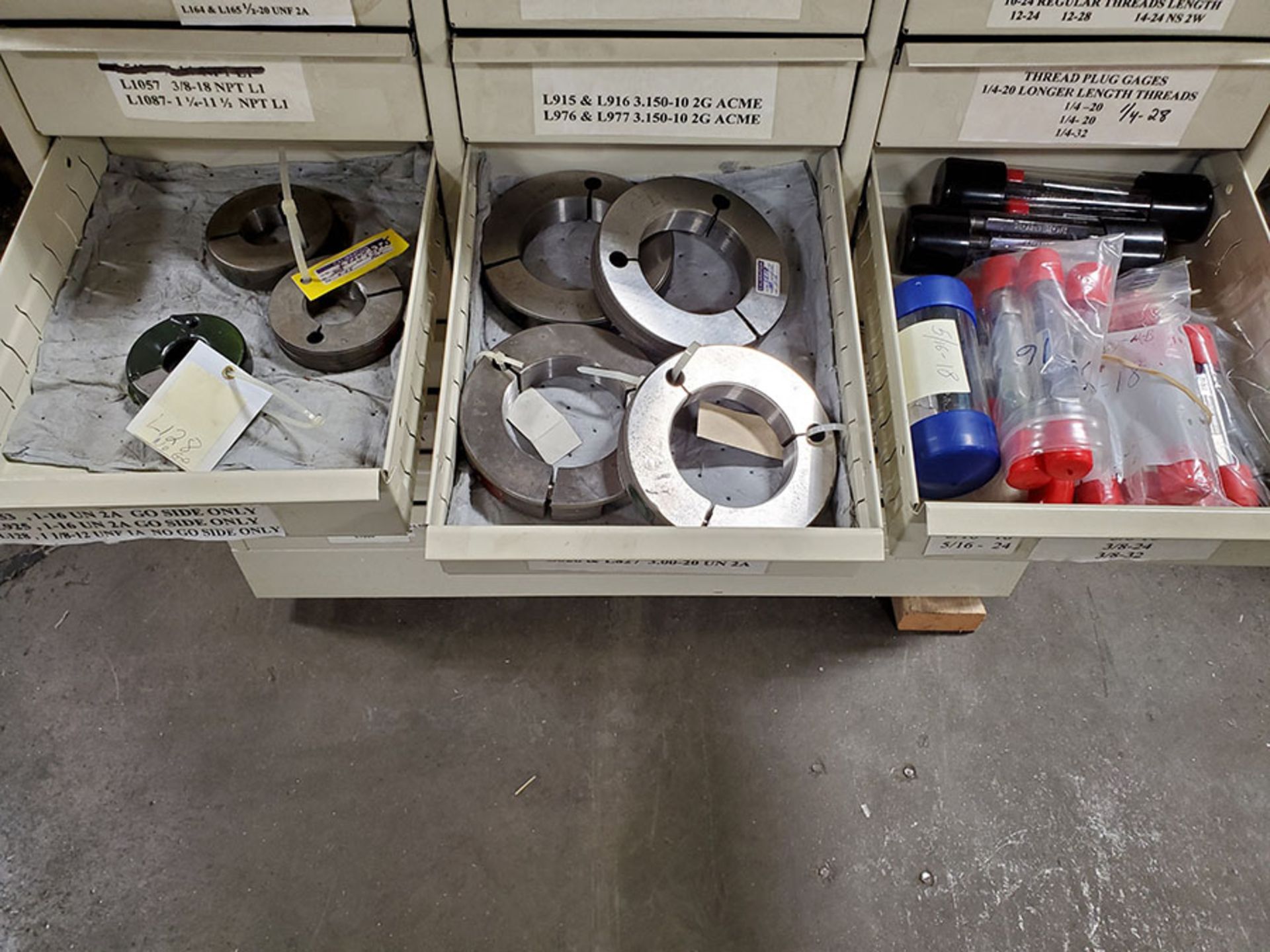 CABINET WITH ASSORTED THREAD RING GAGE & THREAD PLUG GAGE - Image 12 of 21