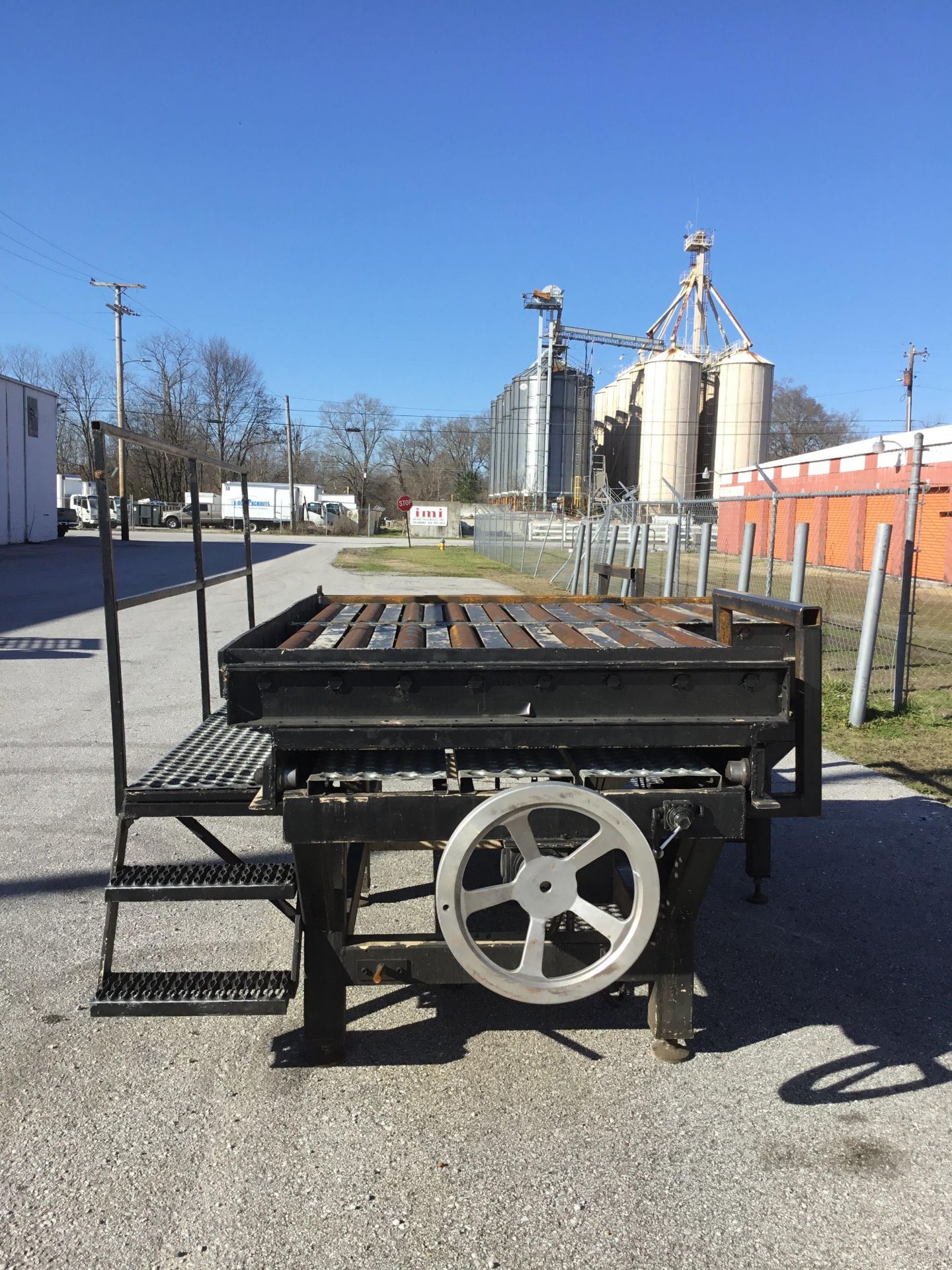 *LOCATED TULLAHOMA, TN* Adjustable Die-Changing Conveyor Table, Dimensions: 71" L x 106" W x 62" H - Image 5 of 6