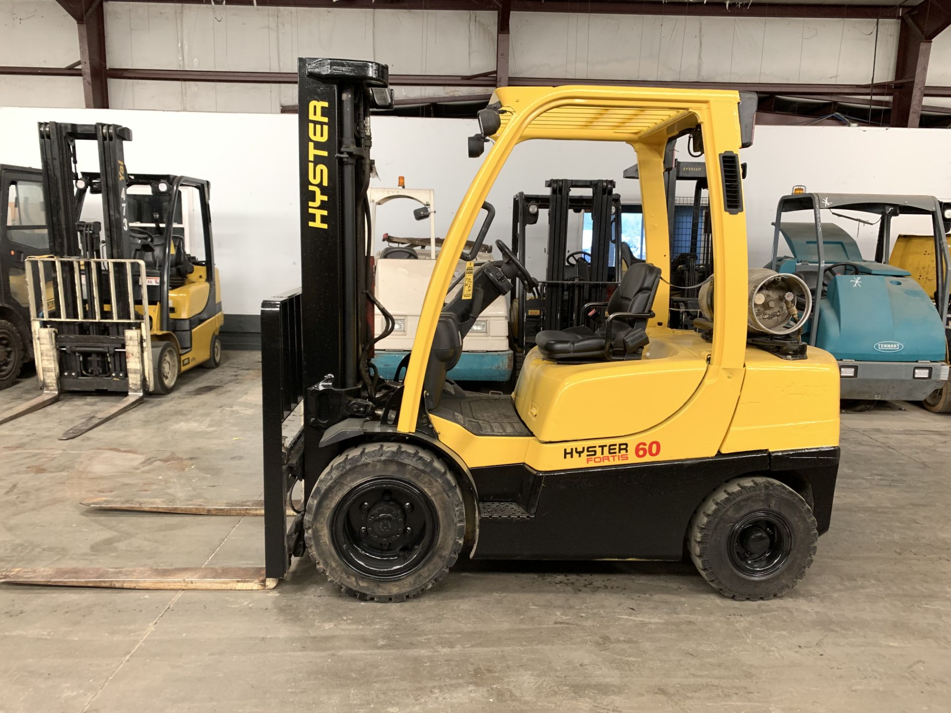 *LOCATED OHIO* 2007 HYSTER 6,000-LB CAP FORKLIFT, MOD: H60FT, LP, PNEUMATIC TIRE, 3-STAGE, SIDESHIFT