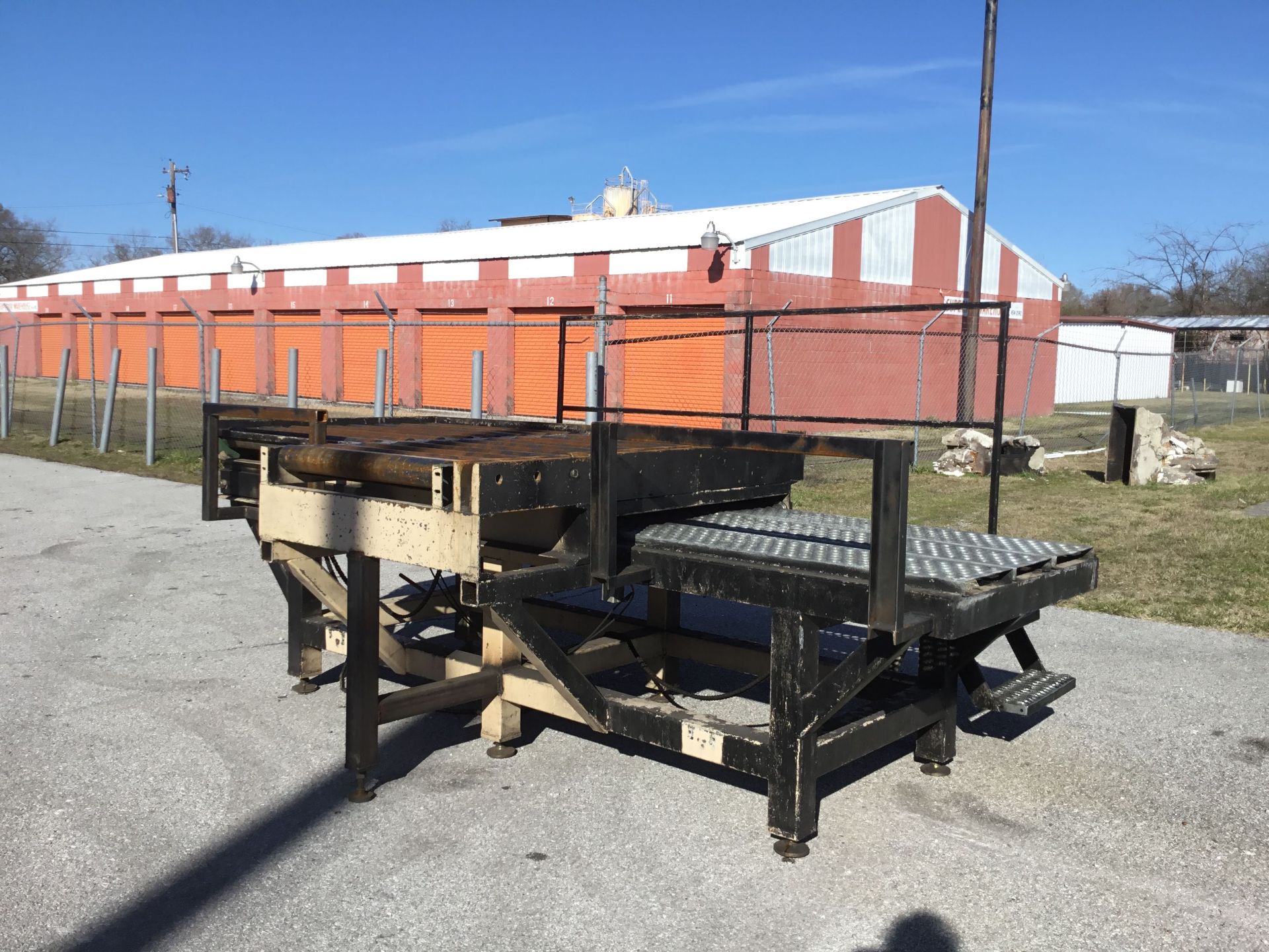 *LOCATED TULLAHOMA, TN* Adjustable Die-Changing Conveyor Table, Dimensions: 71" L x 106" W x 62" H - Image 4 of 6