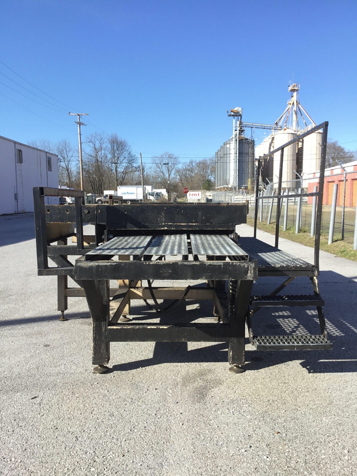 *LOCATED TULLAHOMA, TN* Adjustable Die-Changing Conveyor Table, Dimensions: 71" L x 106" W x 62" H - Image 3 of 6