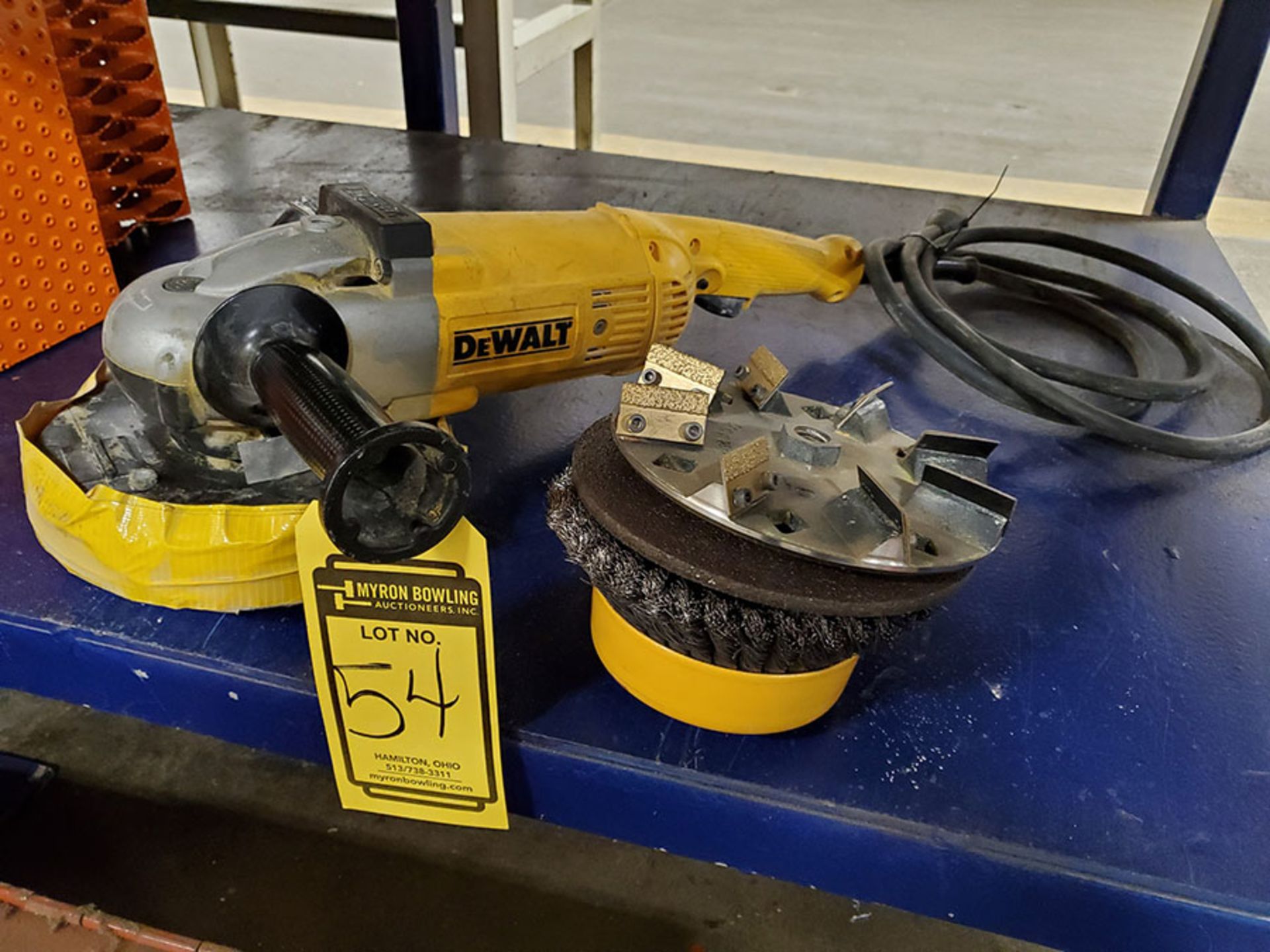 DEWALT ANGLE SANDER D28497 WITH BLADES & DISC