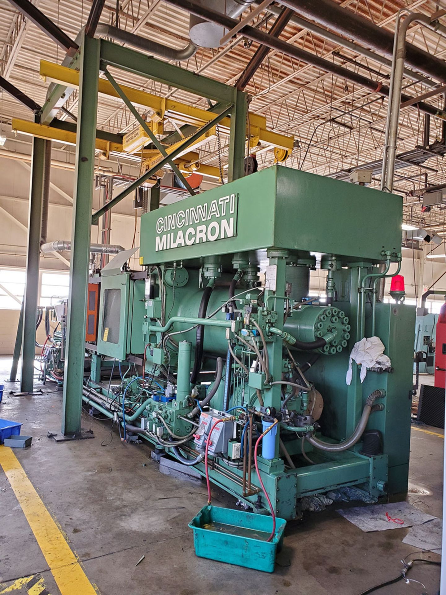 CINCINNATI MILACRON PLASTIC INJECTION MOLDING MACHINE; 500-TON, MODEL 500-70, S/N 4025A21/85-38, - Image 15 of 25