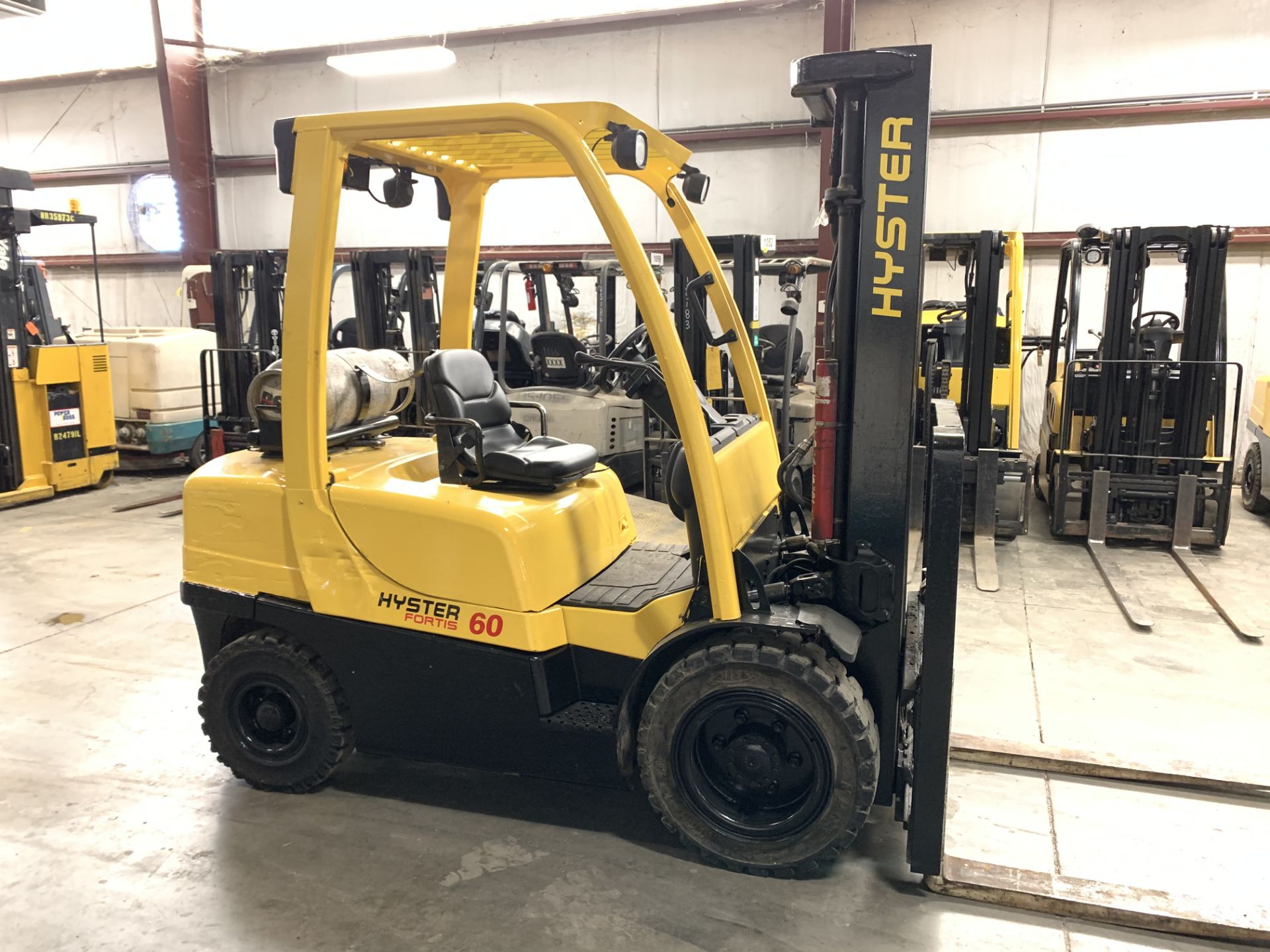 *LOCATED OHIO* 2007 HYSTER 6,000-LB CAP FORKLIFT, MOD: H60FT, LP, PNEUMATIC TIRE, 3-STAGE, SIDESHIFT - Image 5 of 10