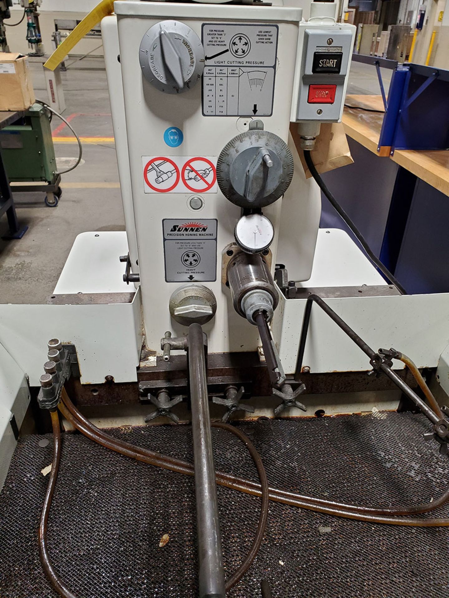 SUNNEN MBB-1660 PRECISION HONING MACHINE; MODEL MBB-1660-K, S/N 4A1-96003, SUPPLY VOLT 115, 60-HZ, - Image 4 of 10