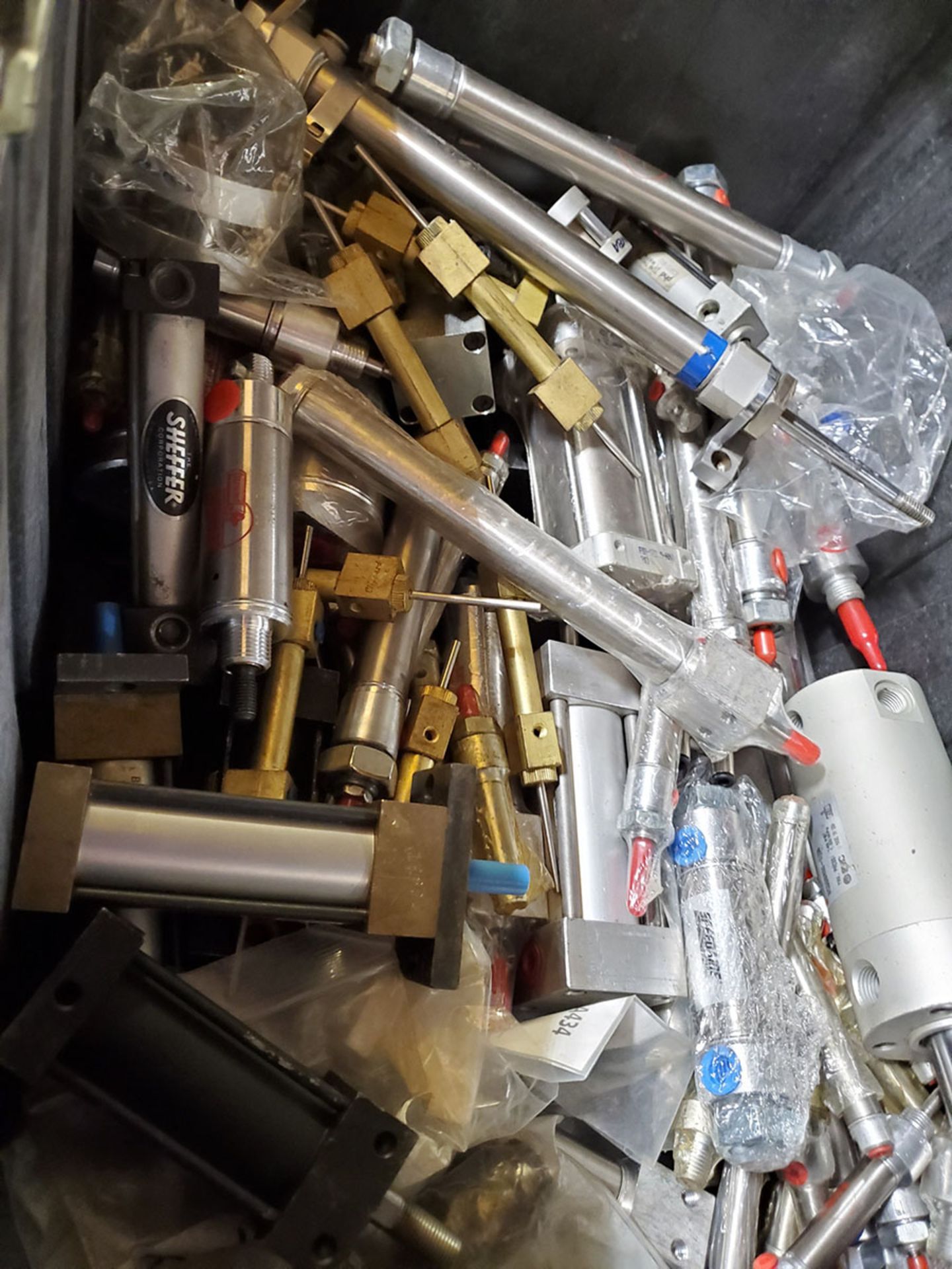 LOT OF ASSORTED CYLINDERS - Image 8 of 9