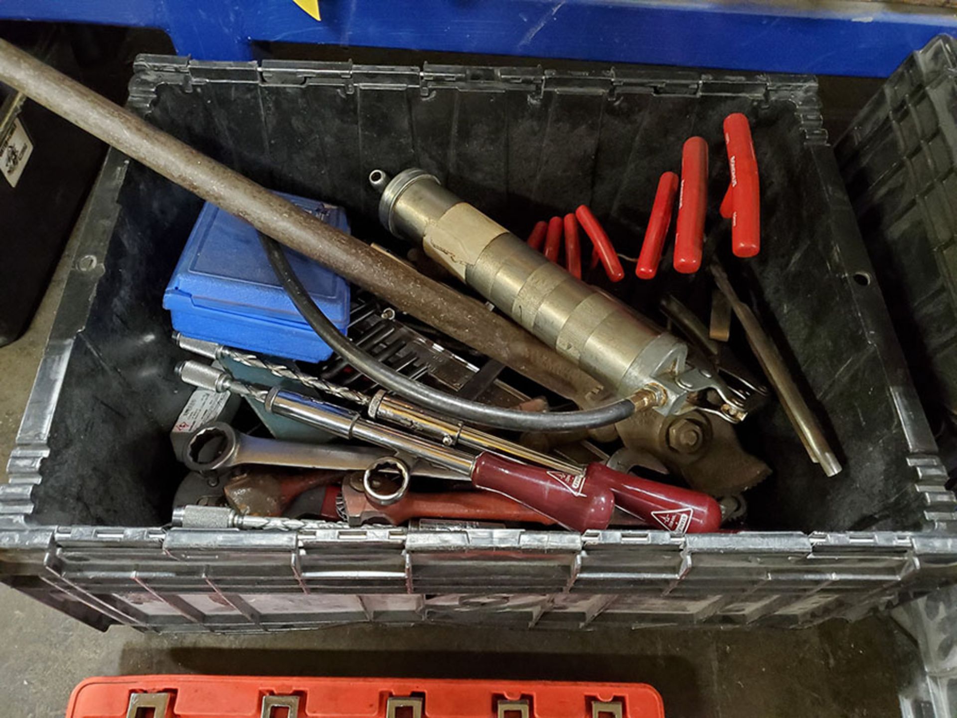 LOT OF ASSORTED HAND TOOLS - Image 5 of 10