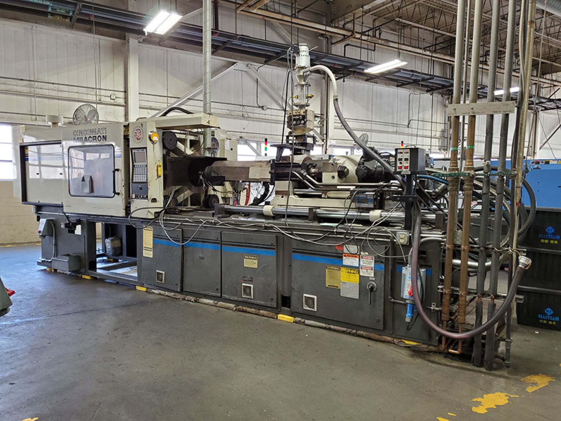 1994 CINCINNATI MILACRON 300-TON PLASTIC INJECTION MOLDING MACHINE; MODEL VH-300-21, S/N - Image 21 of 22