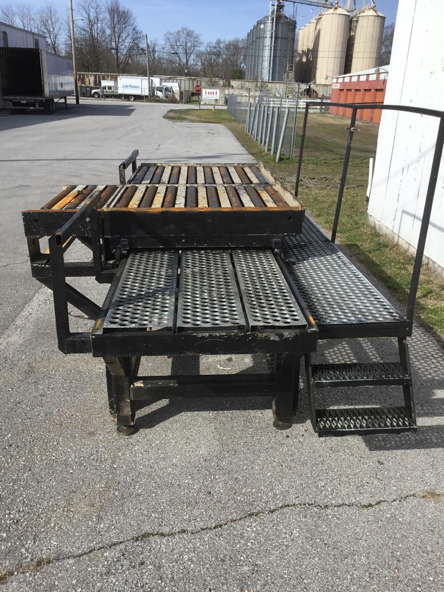 *LOCATED TULLAHOMA, TN* Adjustable Die-Changing Conveyor Table, Dimensions: 84" L x 147" W x 65.5" H - Image 3 of 6