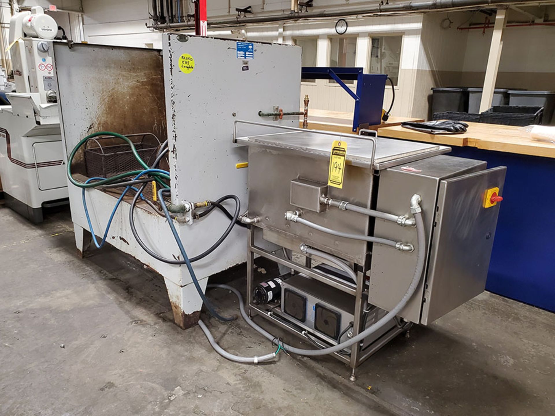 RAMCO EQUIPMENT ULTRA SONIC CLEANER WITH PORTABLE WASH BAY - Image 2 of 11