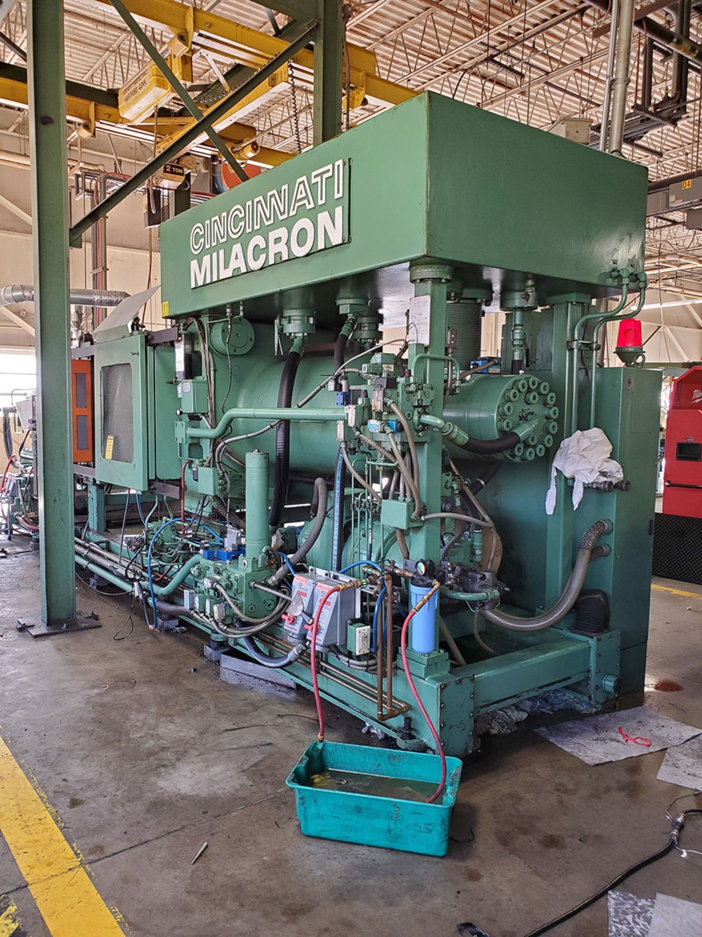 CINCINNATI MILACRON PLASTIC INJECTION MOLDING MACHINE; 500-TON, MODEL 500-70, S/N 4025A21/85-38, - Image 14 of 25