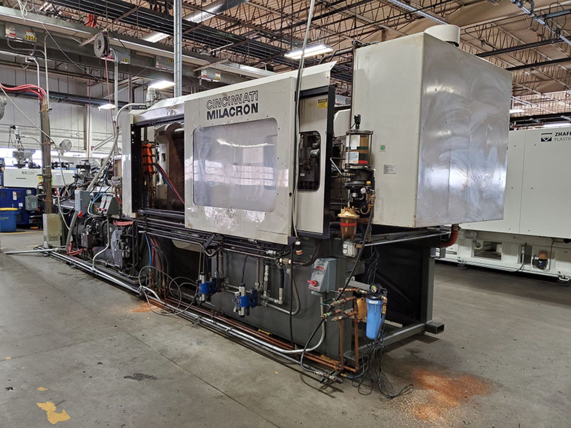 1994 CINCINNATI MILACRON 400-TON PLASTIC INJECTION MOLDING MACHINE; MODEL VH-400-29, S/N - Image 12 of 18