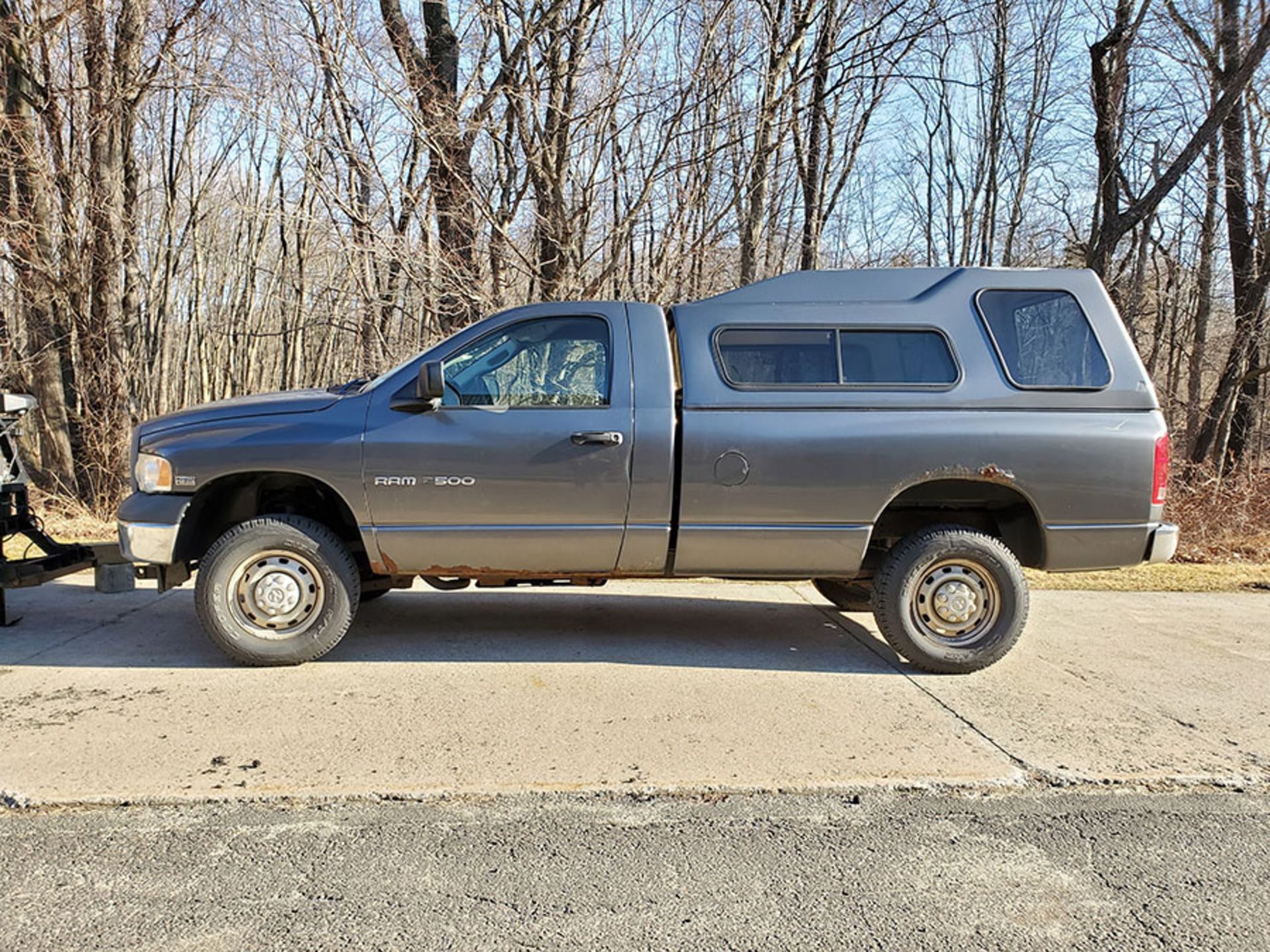 2004 DODGE 2500 4X4 PICKUP TRUCK; WITH 5.7 LITER HEMI MAGNUM, CAMPER SHELL, MINUTE MOUNT (2)