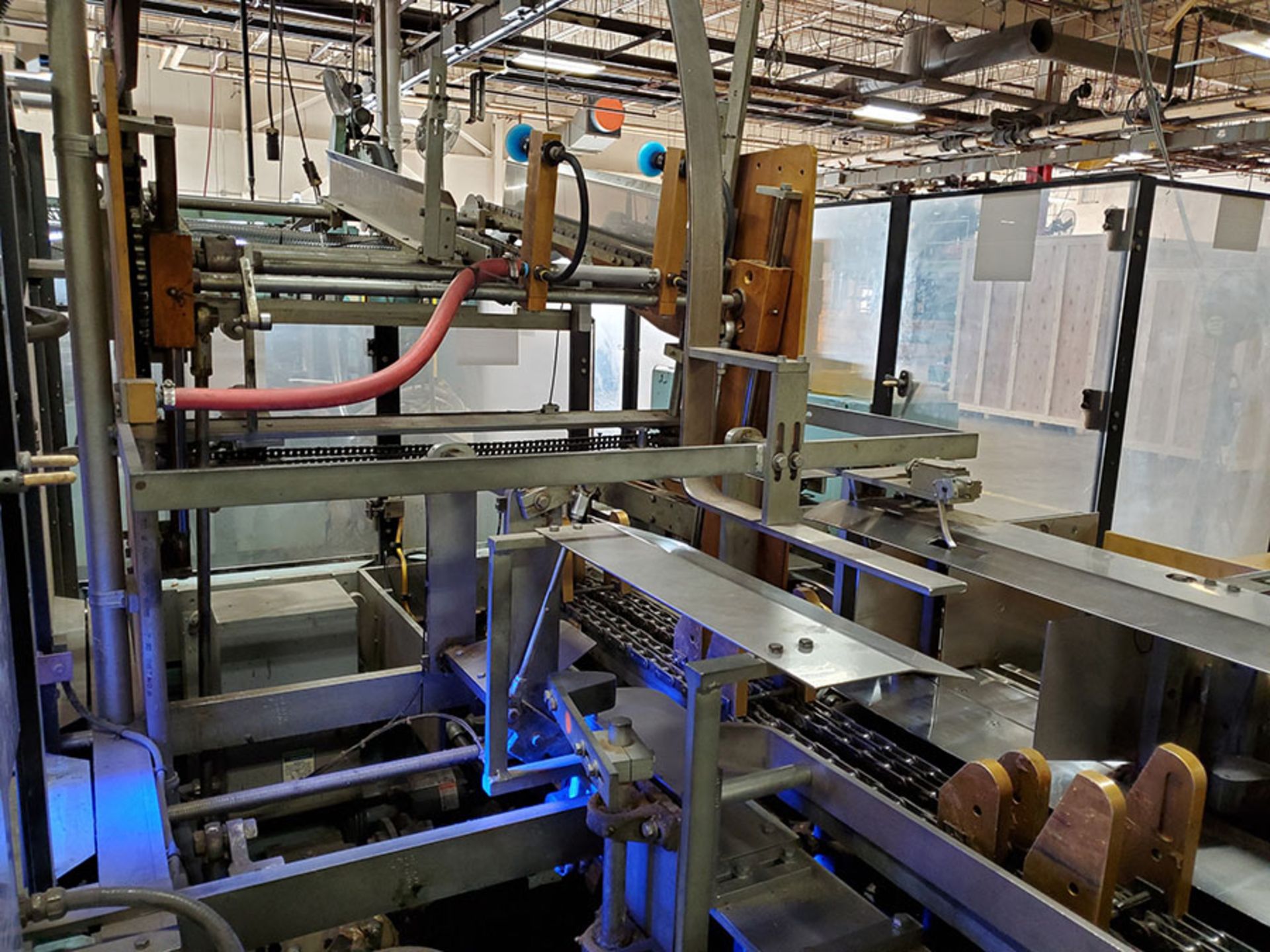 DOUGLAS CASE PACKAGING MACHINE WITH CONVEYOR - Image 6 of 10