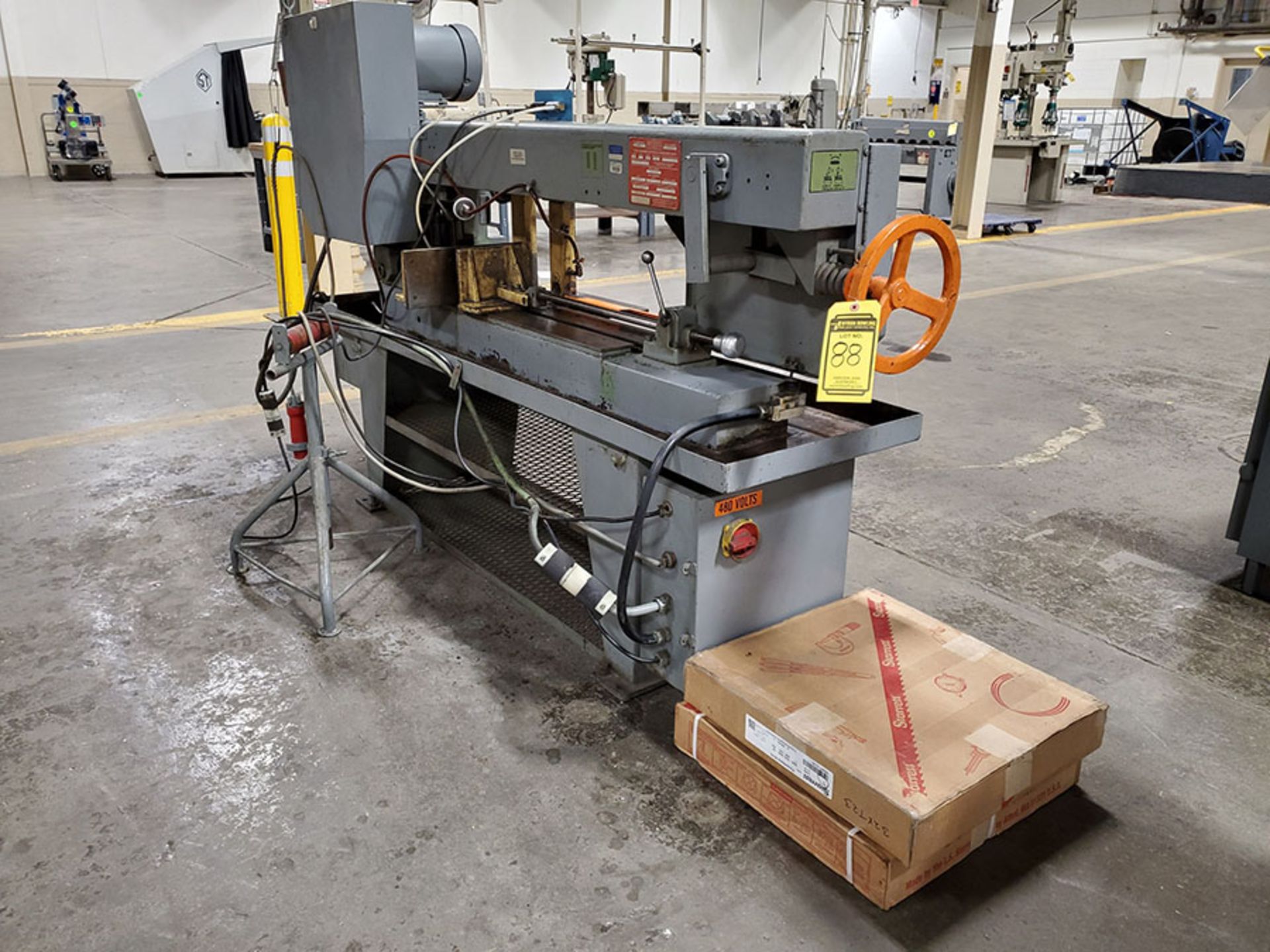 DO-ALL MODEL C-916 BANDSAW METAL CUTTING; MODEL C-915, S/N 438-882018, 3-PHASE, 3.0 NORMAL AMPS, - Image 7 of 9