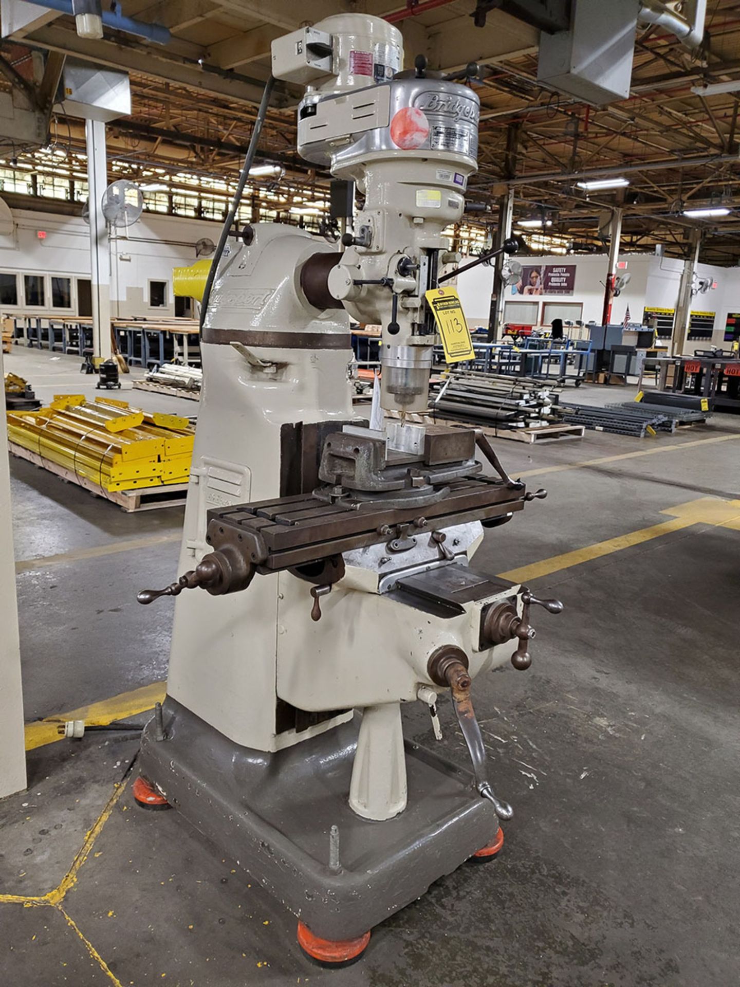 BRIDGEPORT TEXTRON VERTICAL MILLING MACHINE; S/N 12202R1983, WITH BRIDGEPORT VISE