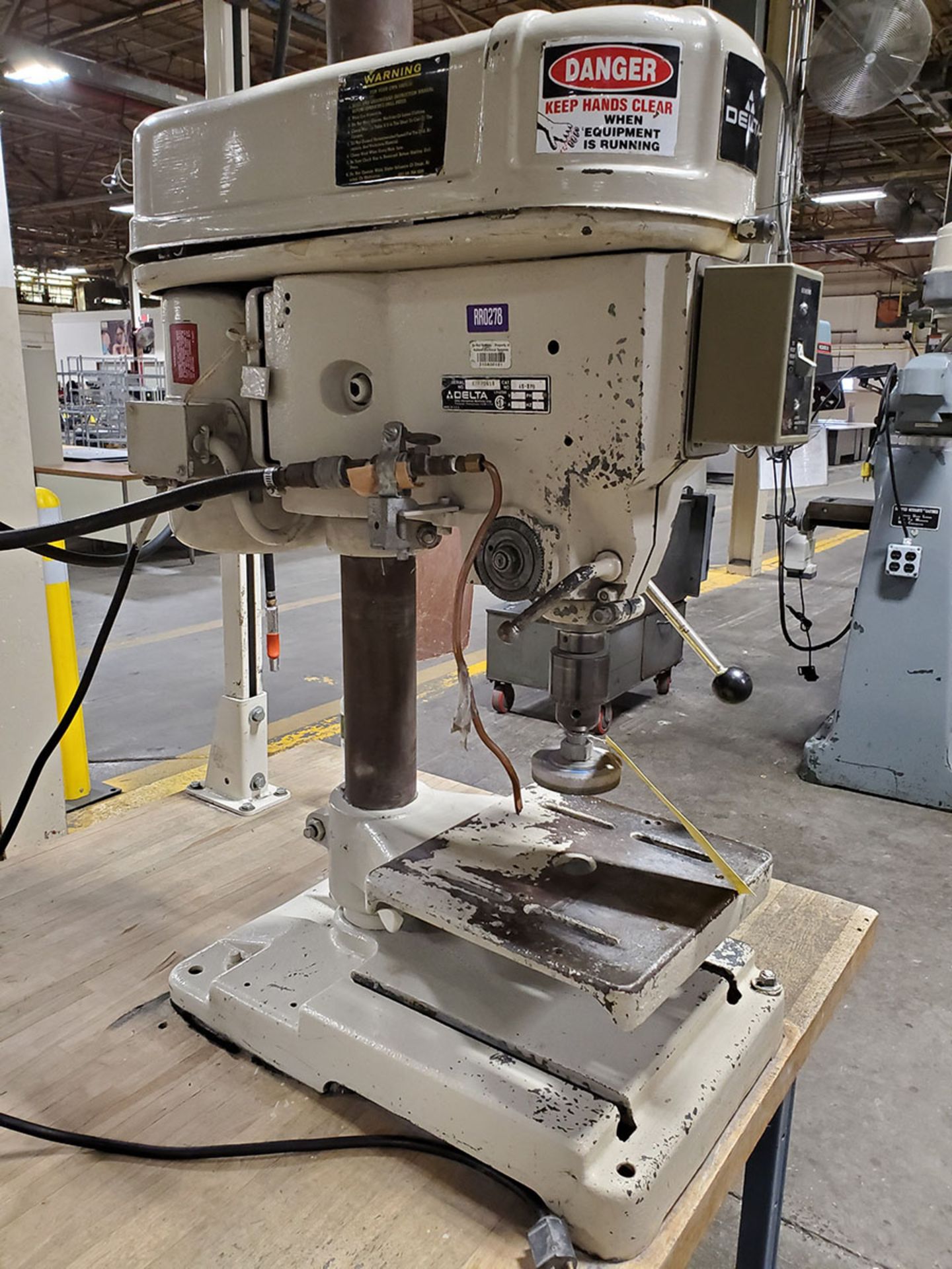 DELTA VERTICAL DRILL PRESS; CAT 45-270, S/N 87F70518 & SENSITIVE DRILLING MACHINE; M100-903, DUAL - Image 5 of 8