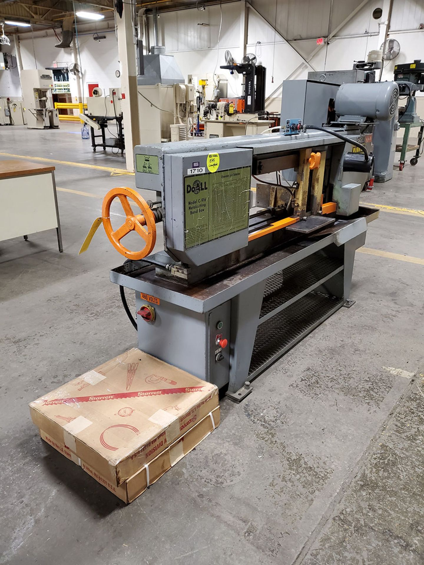 DO-ALL MODEL C-916 BANDSAW METAL CUTTING; MODEL C-915, S/N 438-882018, 3-PHASE, 3.0 NORMAL AMPS, - Image 4 of 9