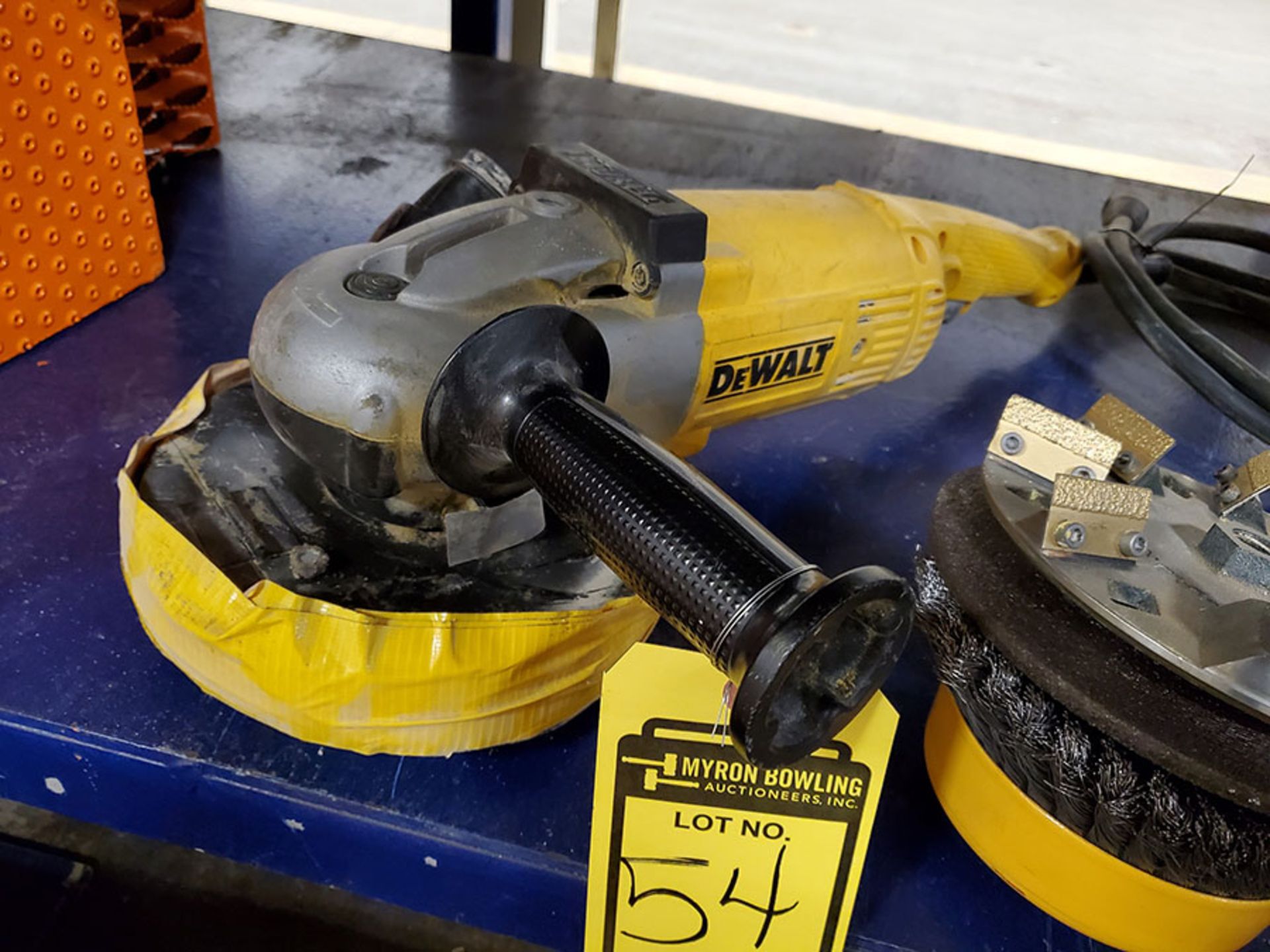 DEWALT ANGLE SANDER D28497 WITH BLADES & DISC - Image 3 of 4