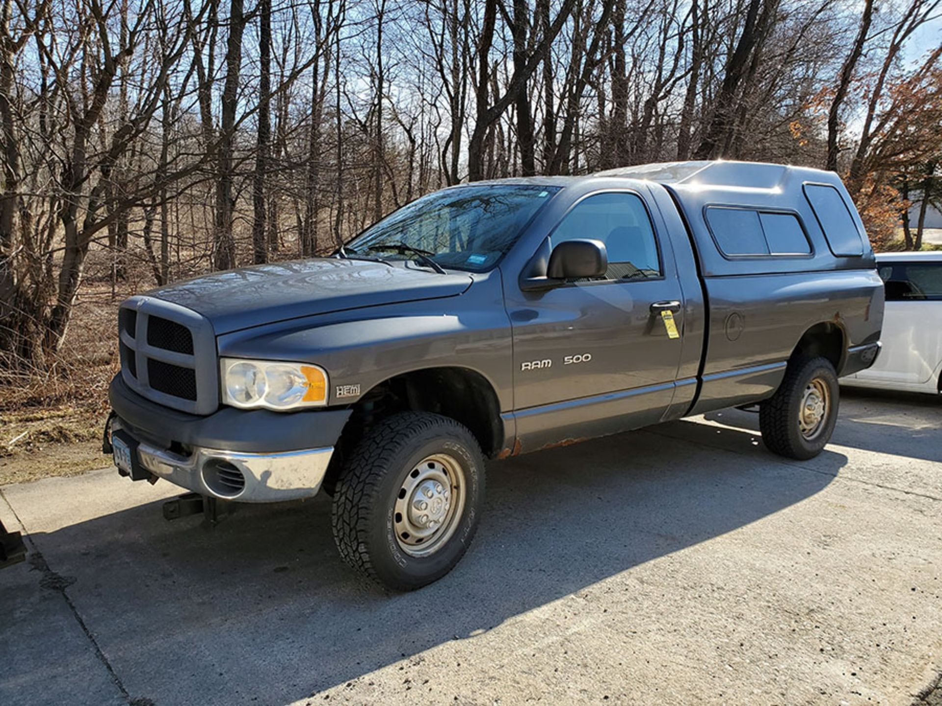 2004 DODGE 2500 4X4 PICKUP TRUCK; WITH 5.7 LITER HEMI MAGNUM, CAMPER SHELL, MINUTE MOUNT (2) - Image 10 of 23