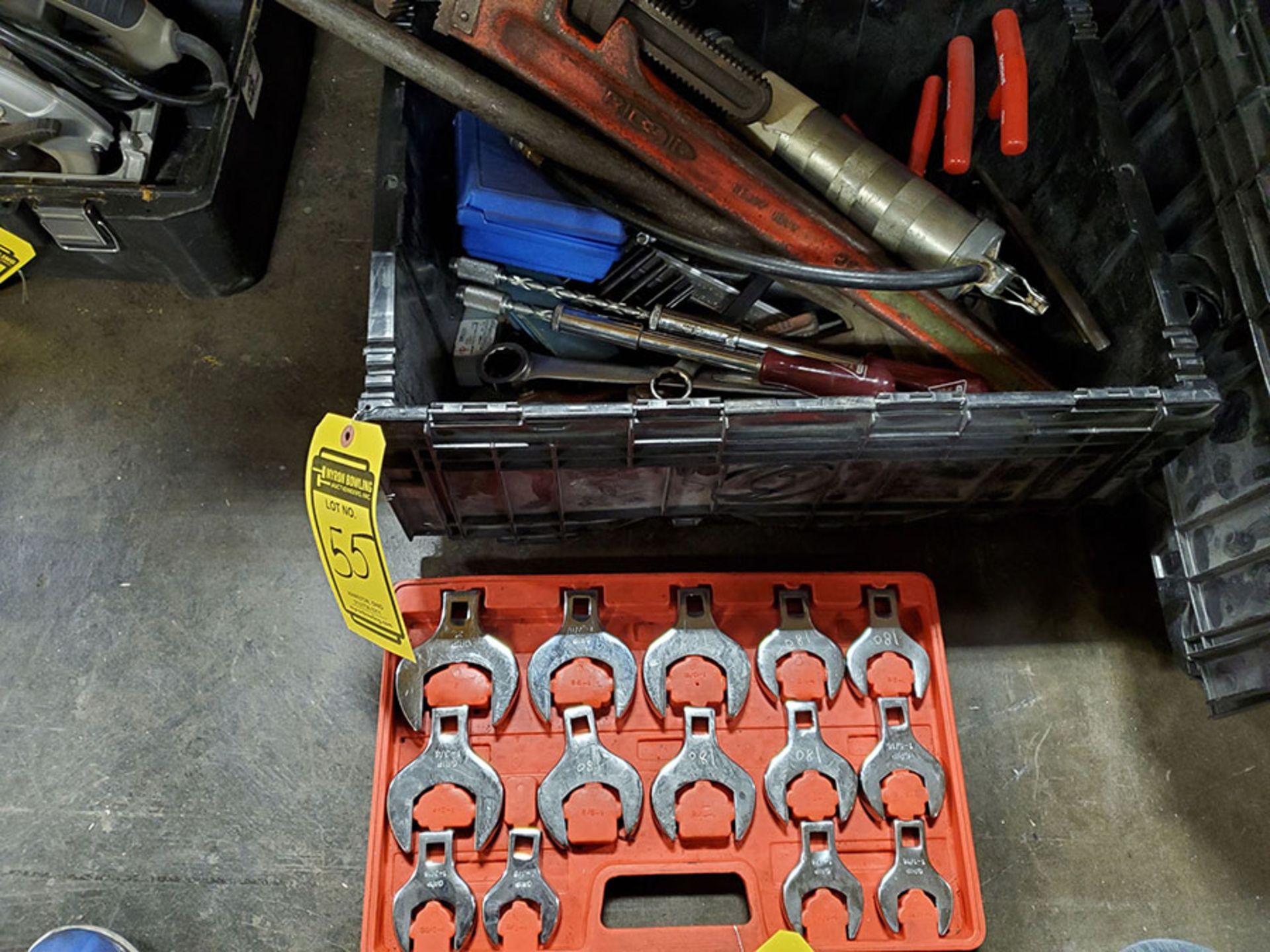 LOT OF ASSORTED HAND TOOLS