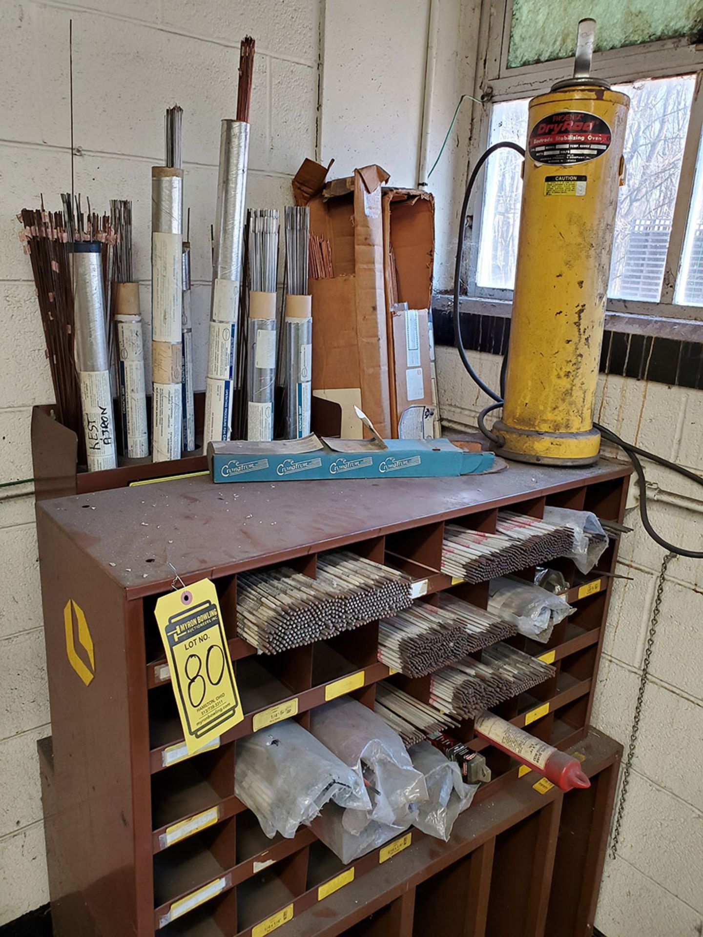 SKID OF ASSORTED WELDING SUPPLIES; WIRE, GLOVES, PLUG, BLANKET TIPS, ACETYLENE 2-CYLINDER CART - Image 12 of 14