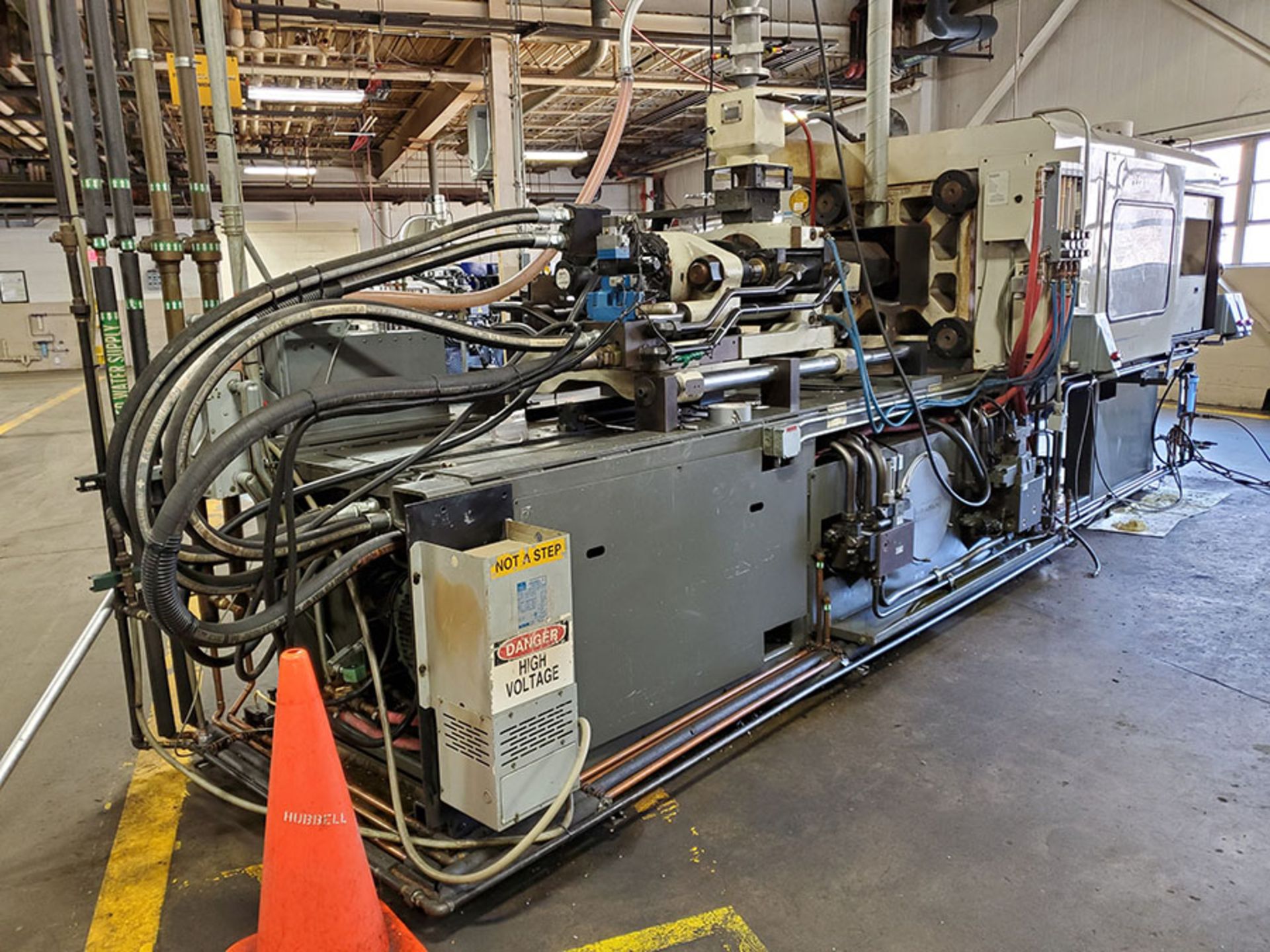 1994 CINCINNATI MILACRON 250-TON PLASTIC INJECTION MOLDING MACHINE; MODEL VH-250-13, S/N - Image 8 of 14