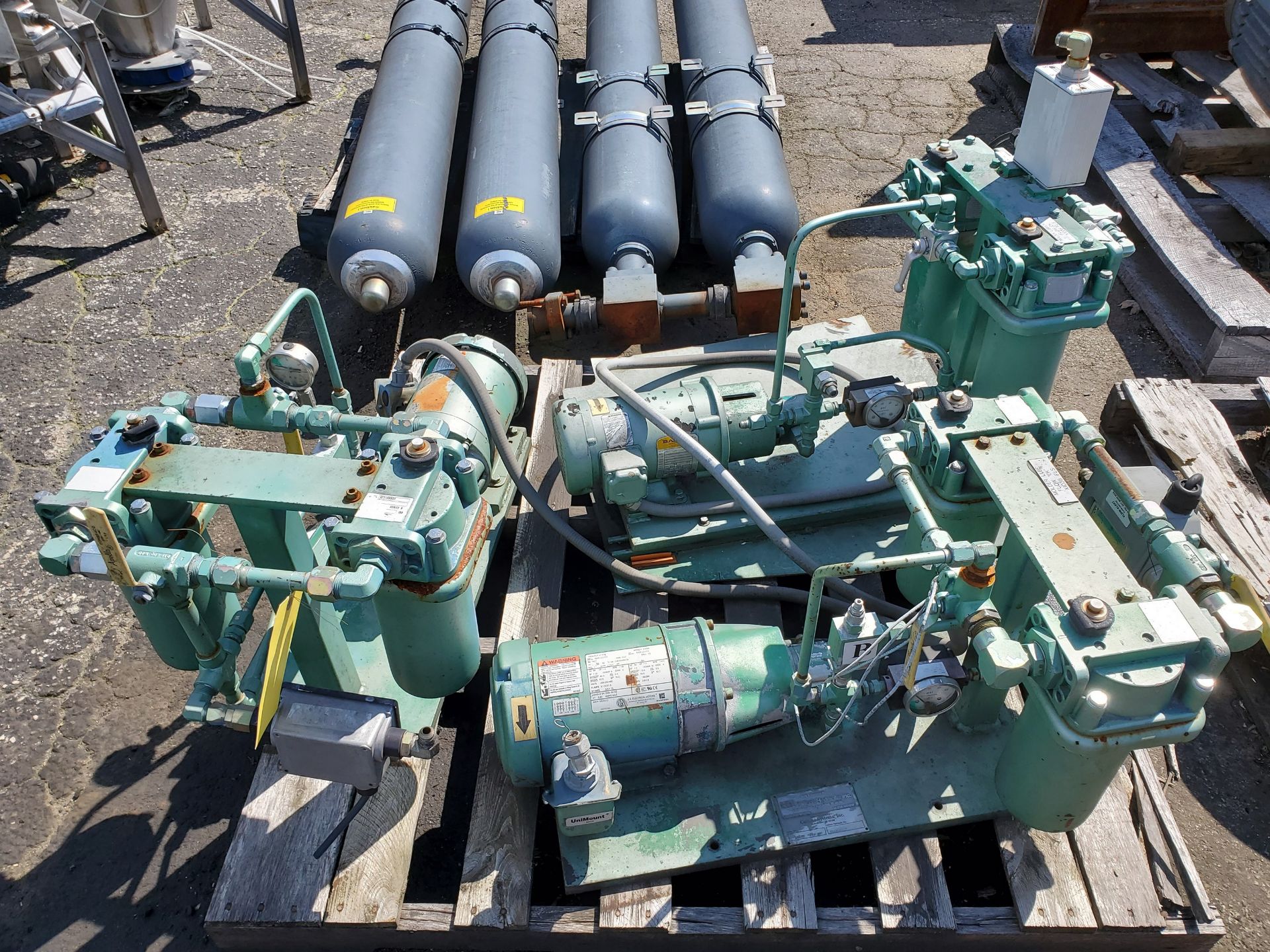 PALLET W/ (3) HALLOCK HYDRAULIC LUBRICATING PUMP UNITS, ALL W/ 1 HP MOTORS, MODEL S92618, S94266 &