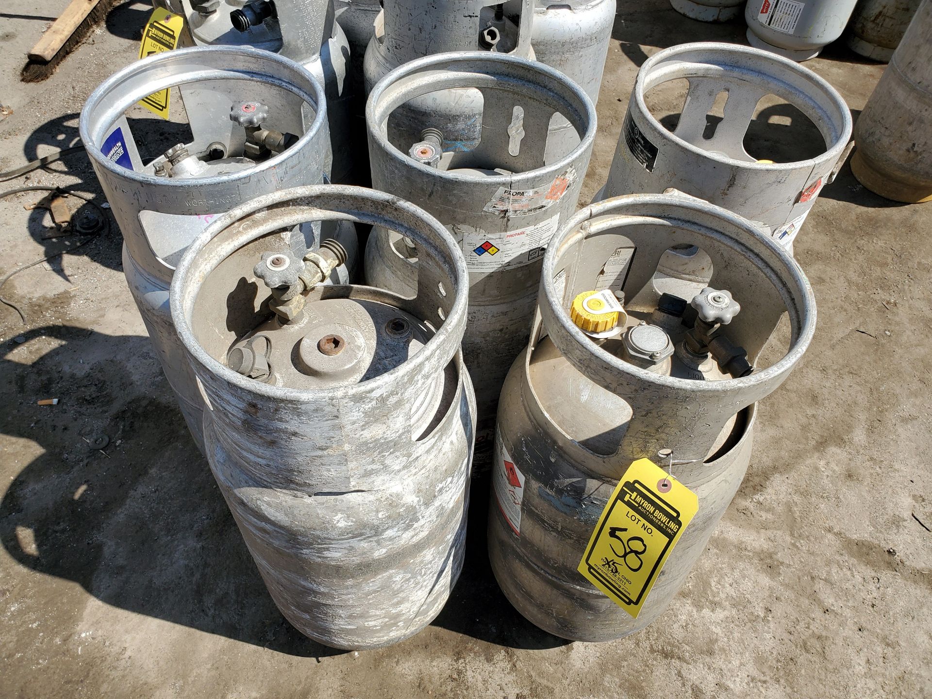 (5) 33# FORKLIFT PROPANE TANKS