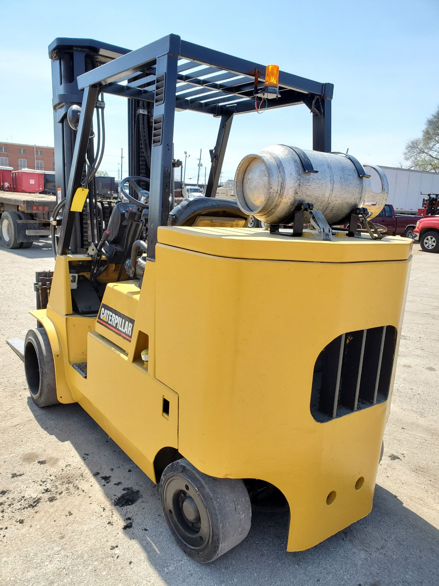 CATERPILLAR GC55KS1 12,000 LB. CAP. LPG FORKLIFT, 3-STAGE MAST, 209'' MAX LOAD HEIGHT, SOLID - Image 9 of 13