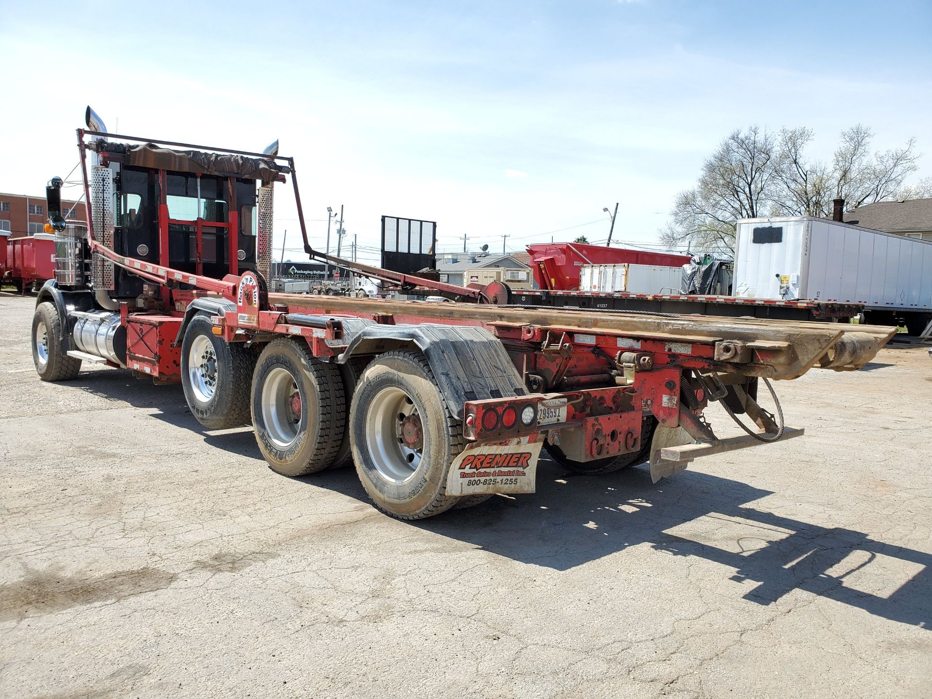 2014 KENWORTH T800 75,000 LB. HOIST & ROLL-OFF TRACTOR, VIN 1NKDX4TX1EJ341596, 258,000 MILES, - Image 18 of 34