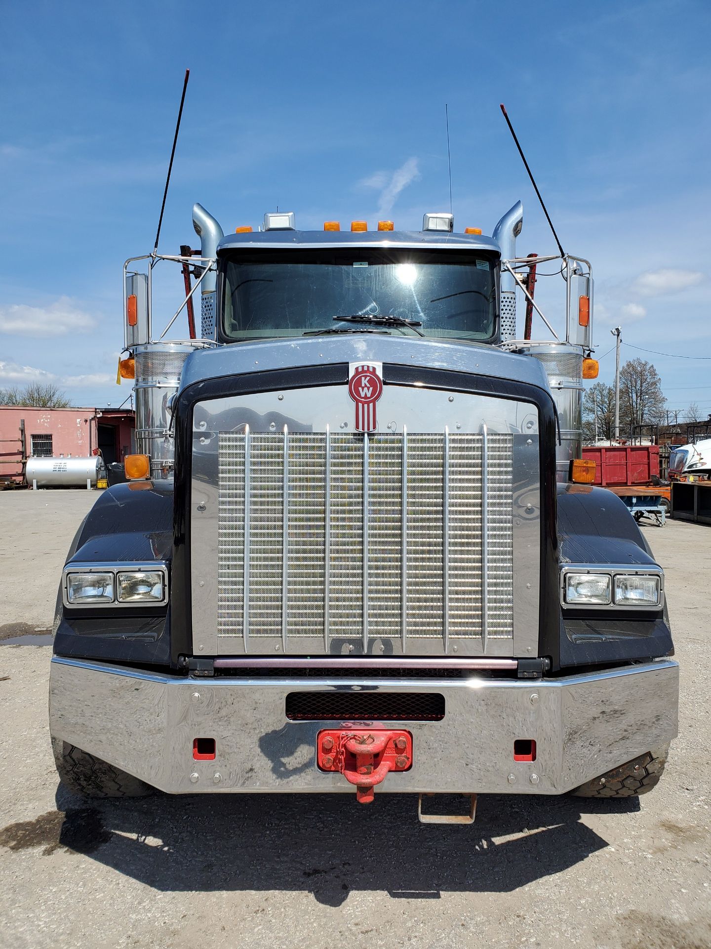 2014 KENWORTH T800 75,000 LB. HOIST & ROLL-OFF TRACTOR, VIN 1NKDX4TX1EJ341596, 258,000 MILES, - Image 10 of 34