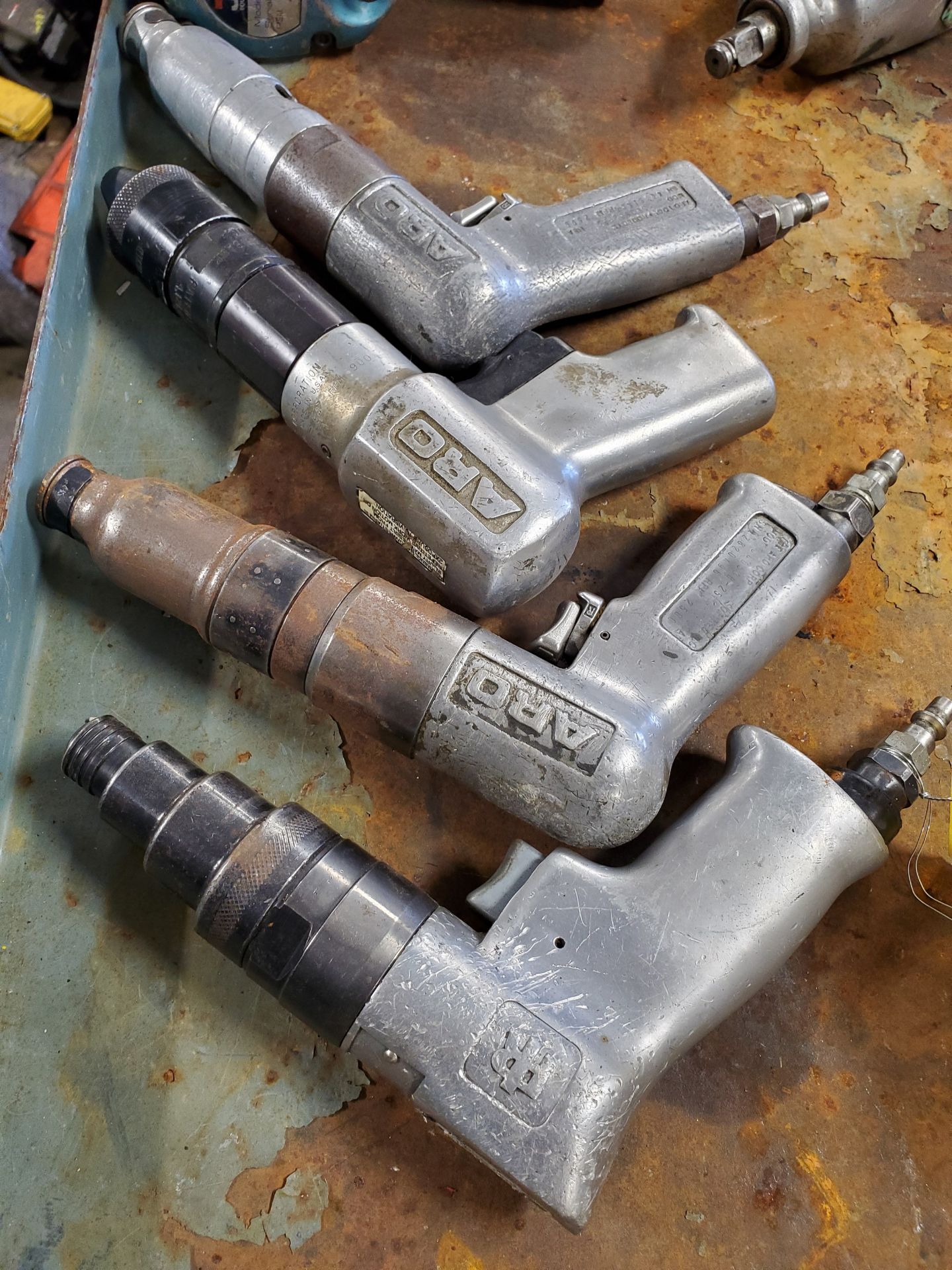 ASSORTED PNEUMATIC REVERSIBLE DRILLS (X4)