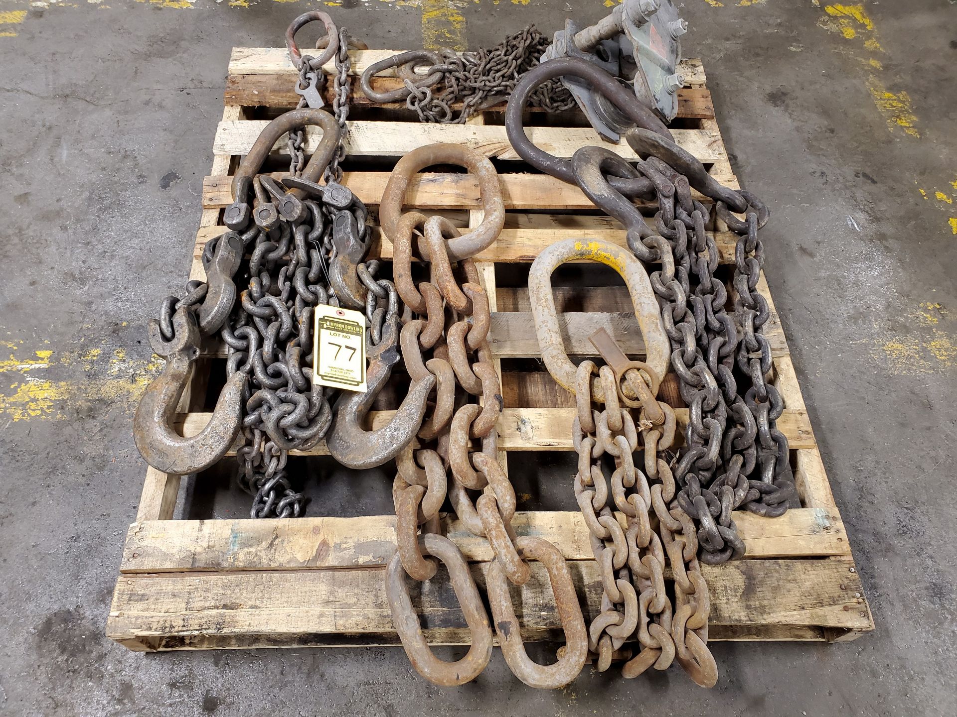 PALLET W/ ASSORTED LIFTING CHAINS 1/4'' - 1''