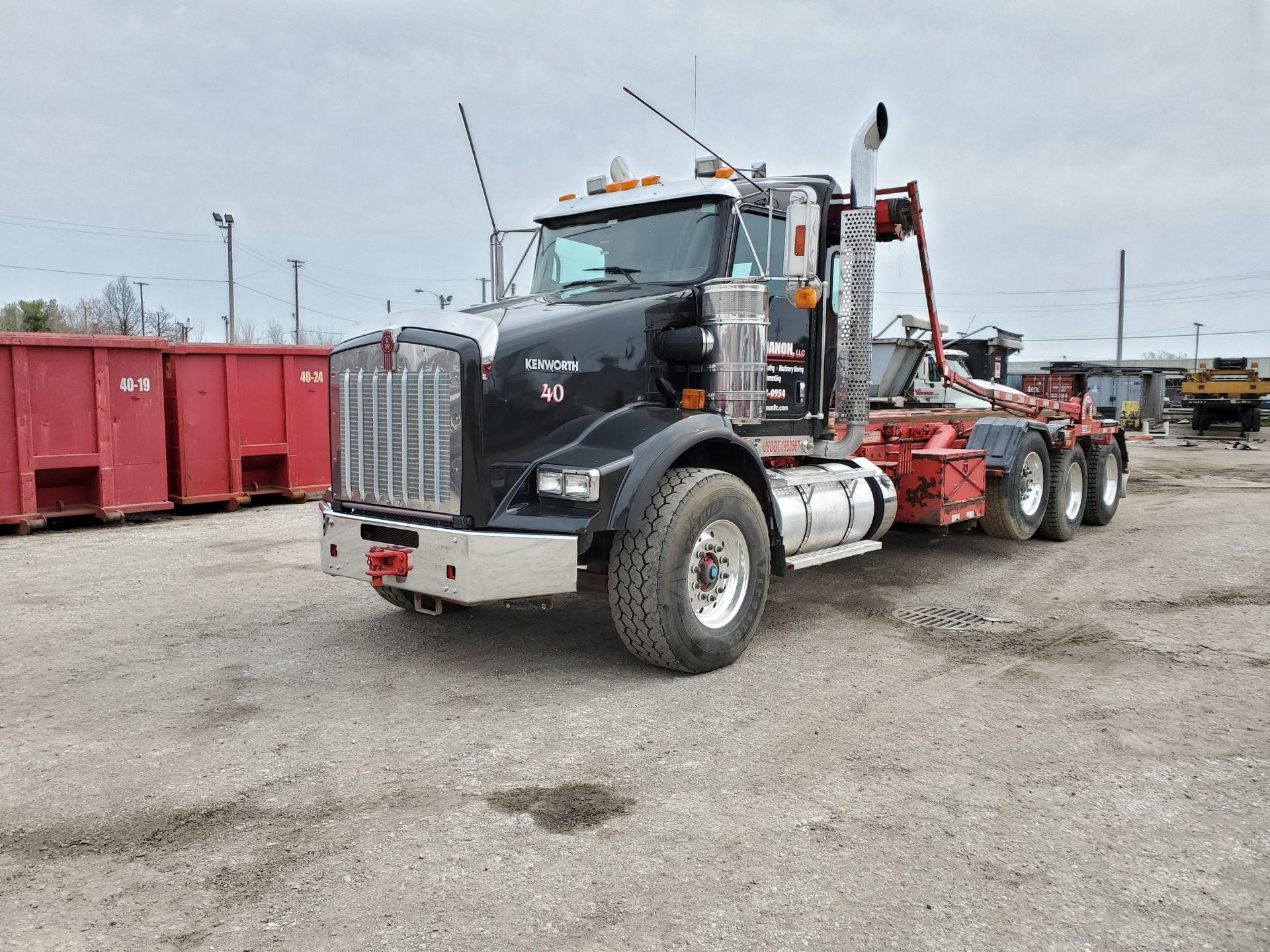 2014 KENWORTH T800 75,000 LB. HOIST & ROLL-OFF TRACTOR, VIN 1NKDX4TX1EJ341596, 258,000 MILES, - Image 22 of 34