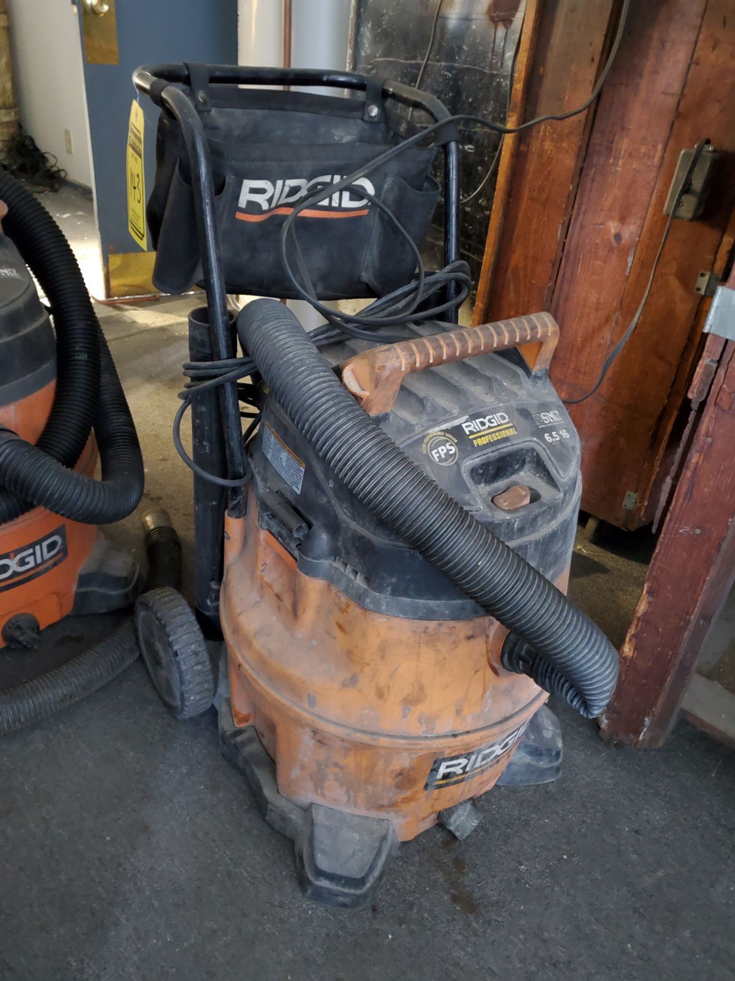 (3) INDUSTRIAL VACUUMS; SHOP VAC 20 GAL., (2) RIDGIT 16 GAL. - Image 5 of 5