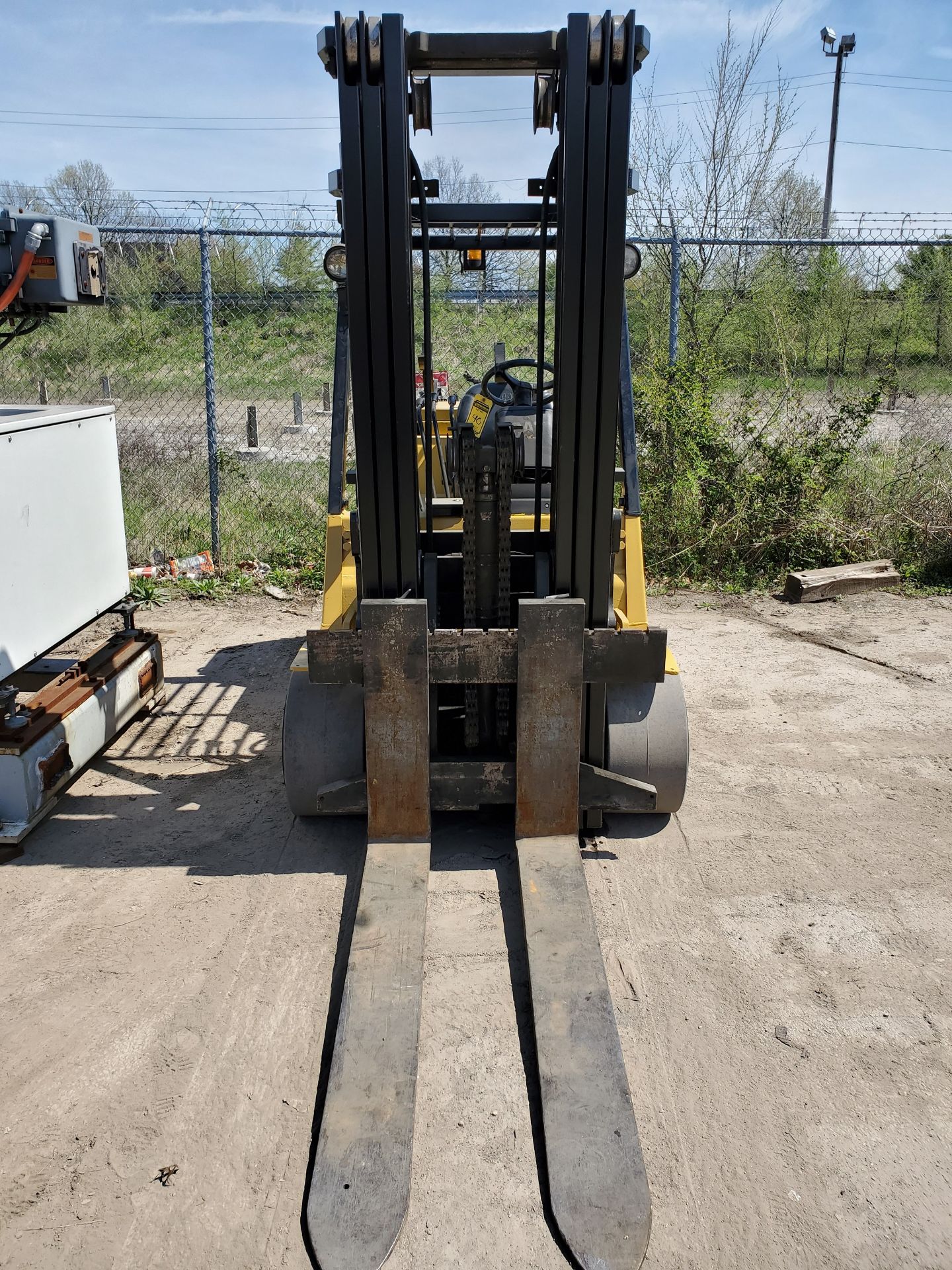 CATERPILLAR GC55KSTK 12,000 LB. CAP. LPG FORKLIFT, 3-STAGE MAST, 209'' MAX LOAD HEIGHT, 60'' - Image 4 of 11