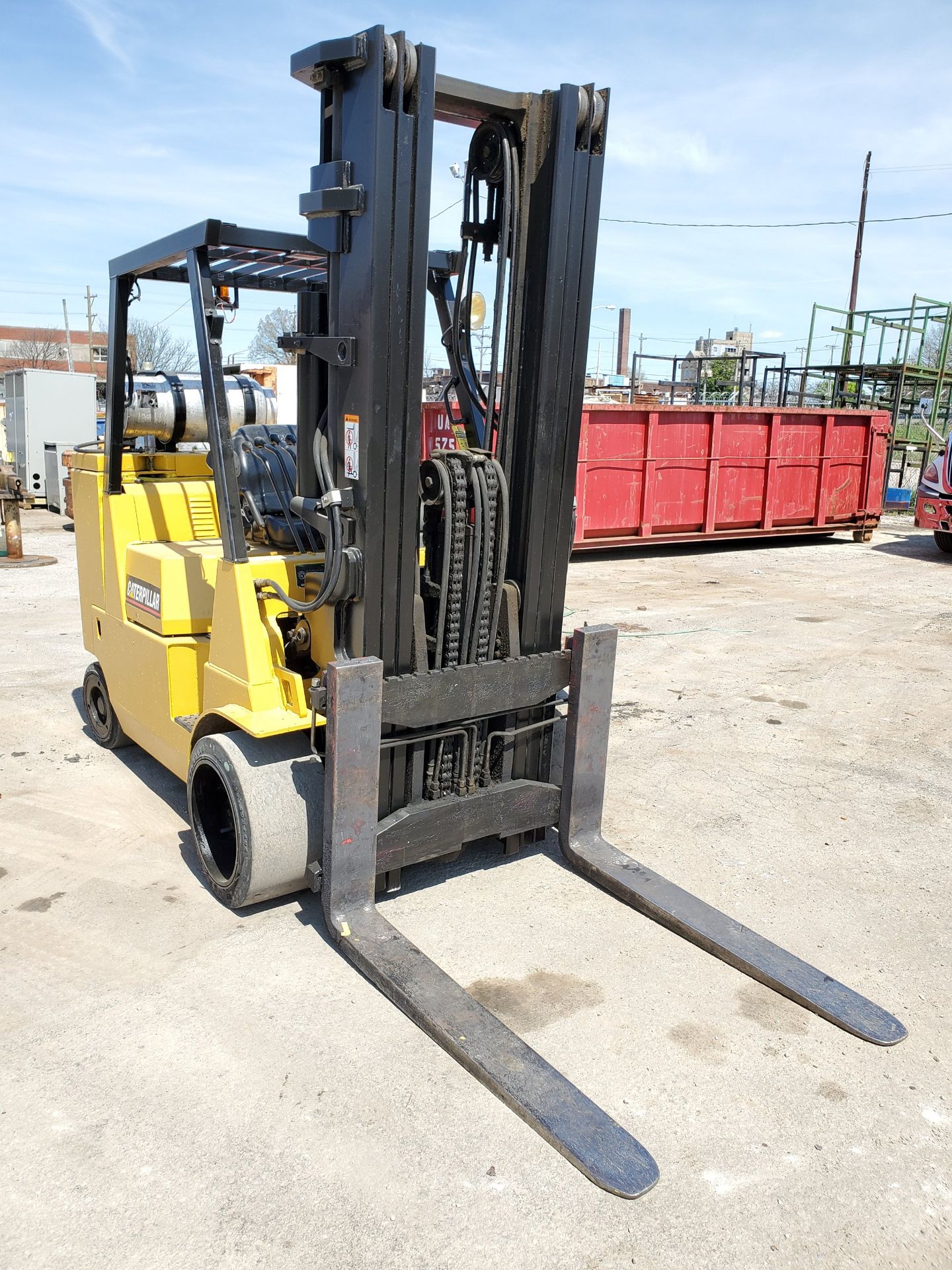 CATERPILLAR GC55KS1 12,000 LB. CAP. LPG FORKLIFT, 3-STAGE MAST, 209'' MAX LOAD HEIGHT, SOLID - Image 6 of 13