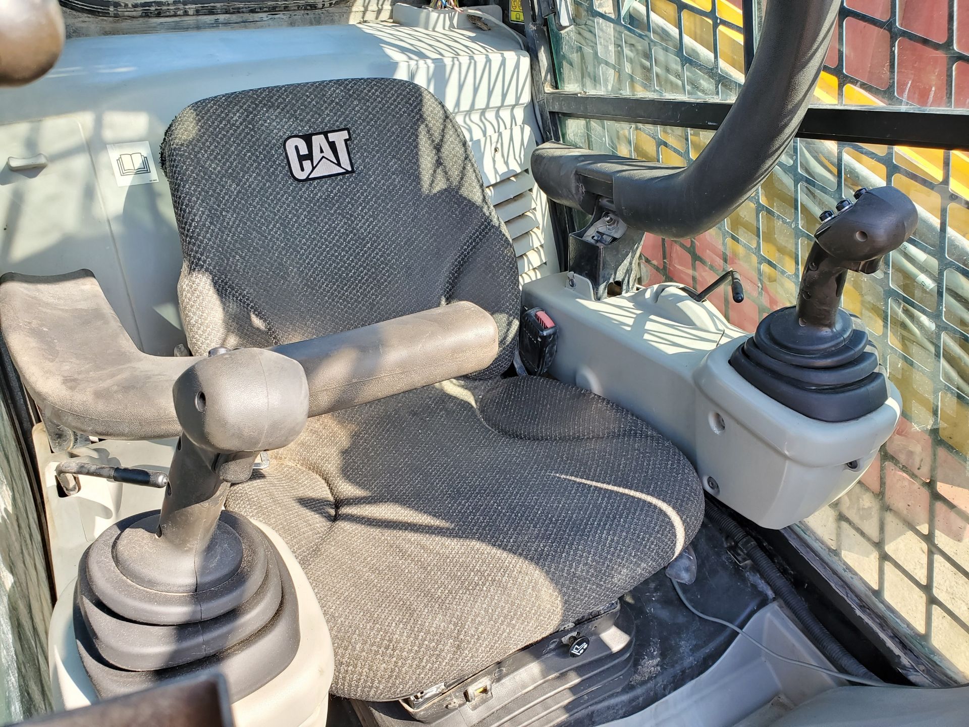 CATERPILLAR 272C SKID STEER, 2-SPEED, CAB HEAT, JOYSTICK CONTROLS, S/N CAT0272CPRED01959, 6,160 - Image 3 of 13