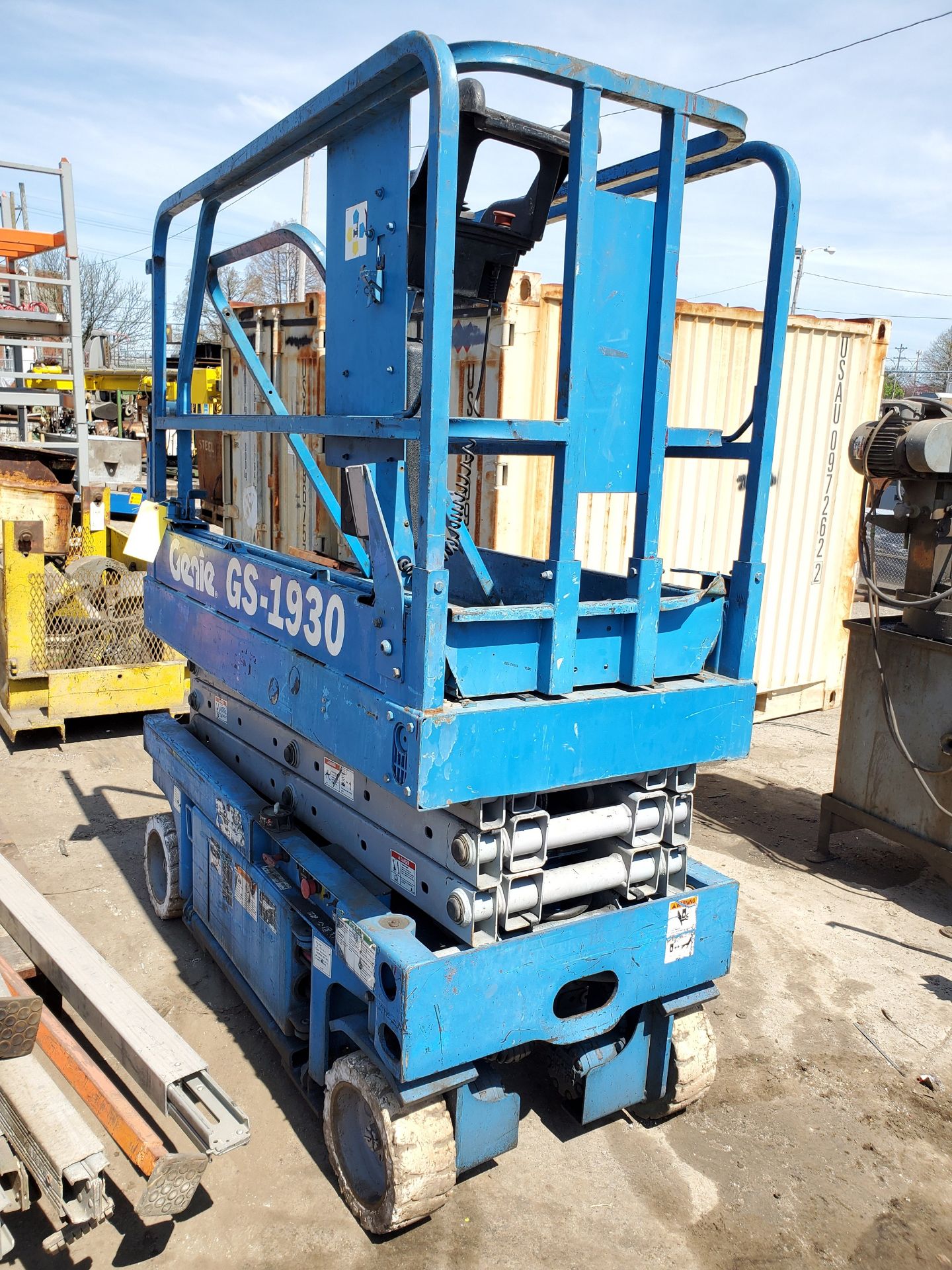 GENIE GS-1930 ELECTRIC SCISSOR LIFT, 19' MAX PLATFORM HEIGHT, 500 LB. CAP., #7046 - Image 8 of 8