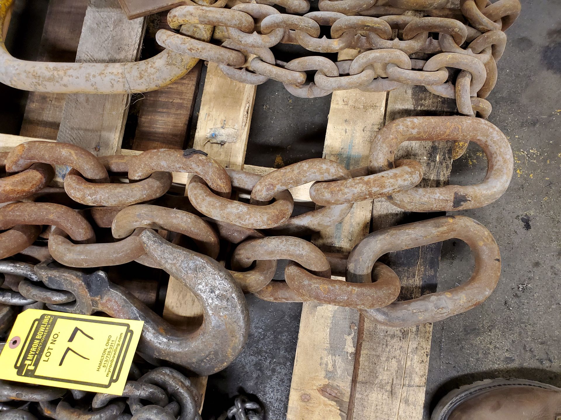 PALLET W/ ASSORTED LIFTING CHAINS 1/4'' - 1'' - Image 4 of 7