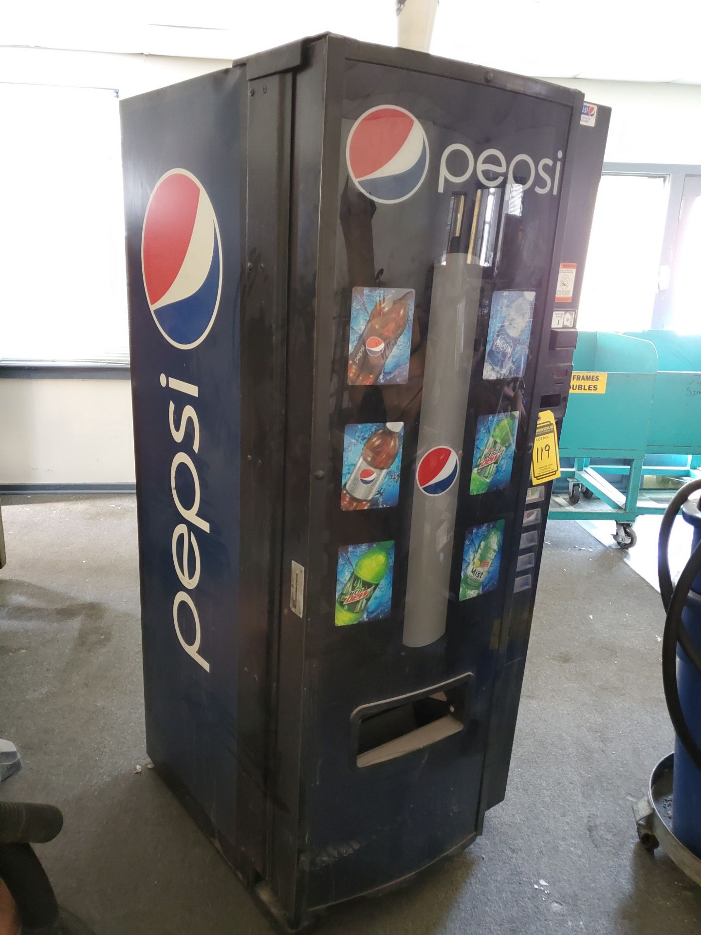 PEPSI MACHINE, S/N 6713BZ