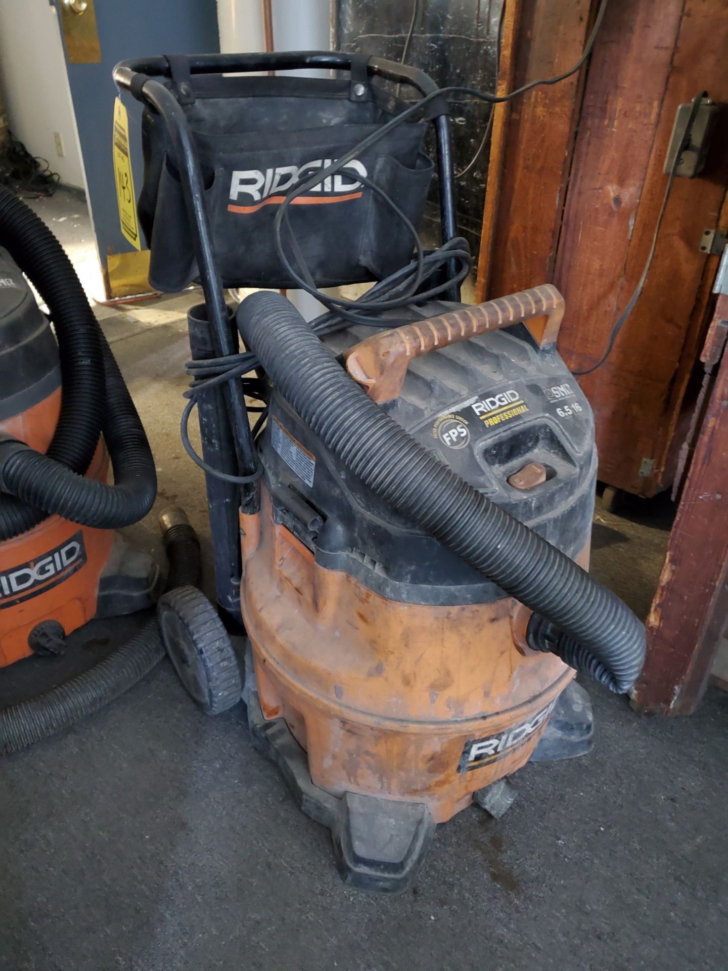 (3) INDUSTRIAL VACUUMS; SHOP VAC 20 GAL., (2) RIDGIT 16 GAL. - Image 4 of 5