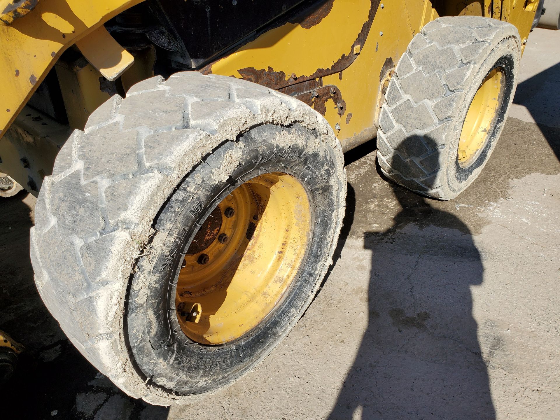 CATERPILLAR 272C SKID STEER, 2-SPEED, CAB HEAT, JOYSTICK CONTROLS, S/N CAT0272CPRED01959, 6,160 - Image 9 of 13