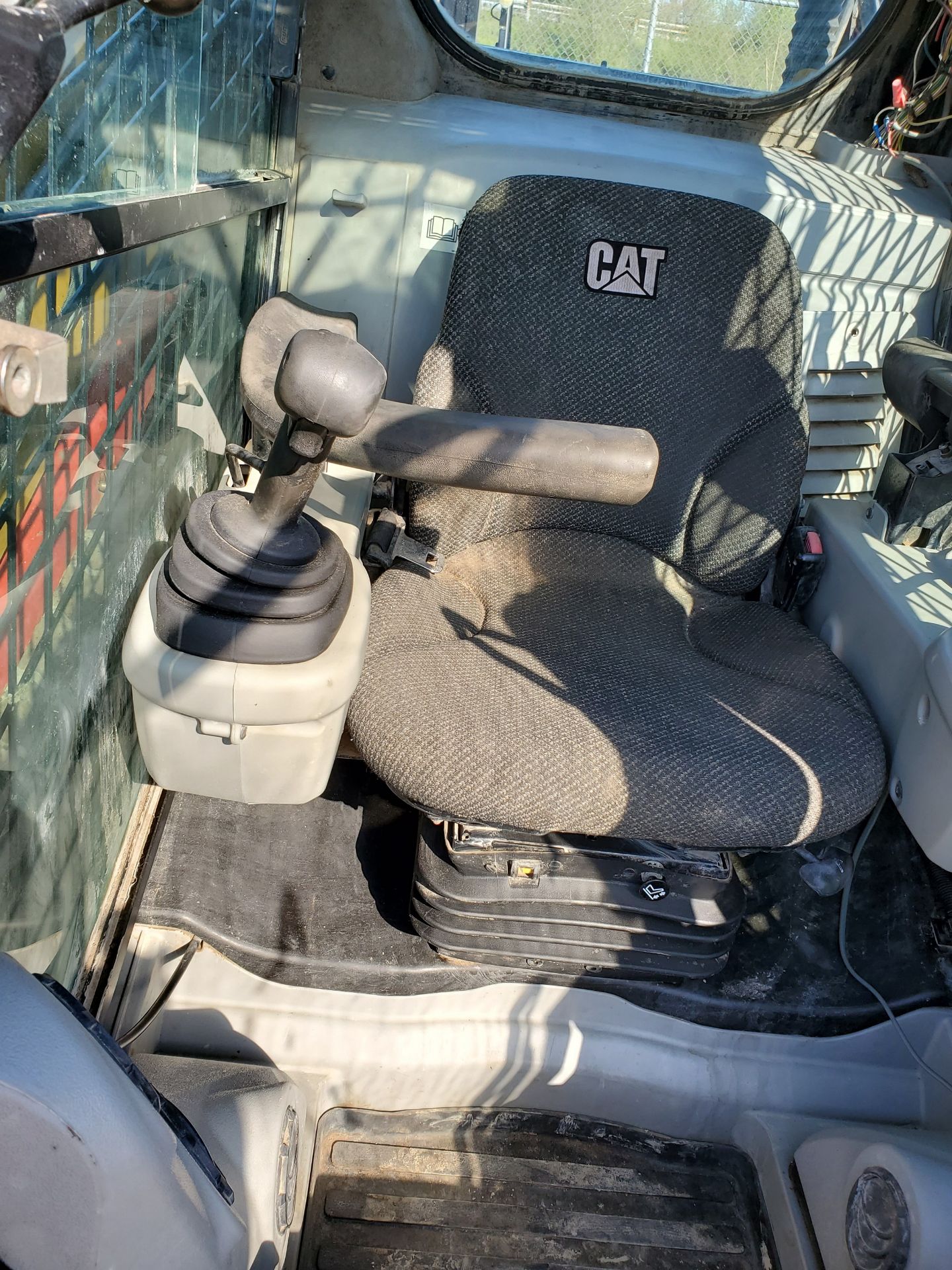 CATERPILLAR 272C SKID STEER, 2-SPEED, CAB HEAT, JOYSTICK CONTROLS, S/N CAT0272CPRED01959, 6,160 - Image 8 of 13