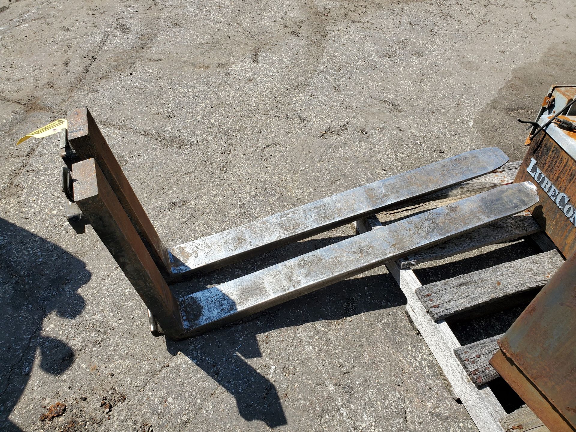 SET OF 42'' FORKS FOR 16'' MAST (CAME OFF OF BT WALK-BEHIND PALLET TRUCK) - Image 4 of 4