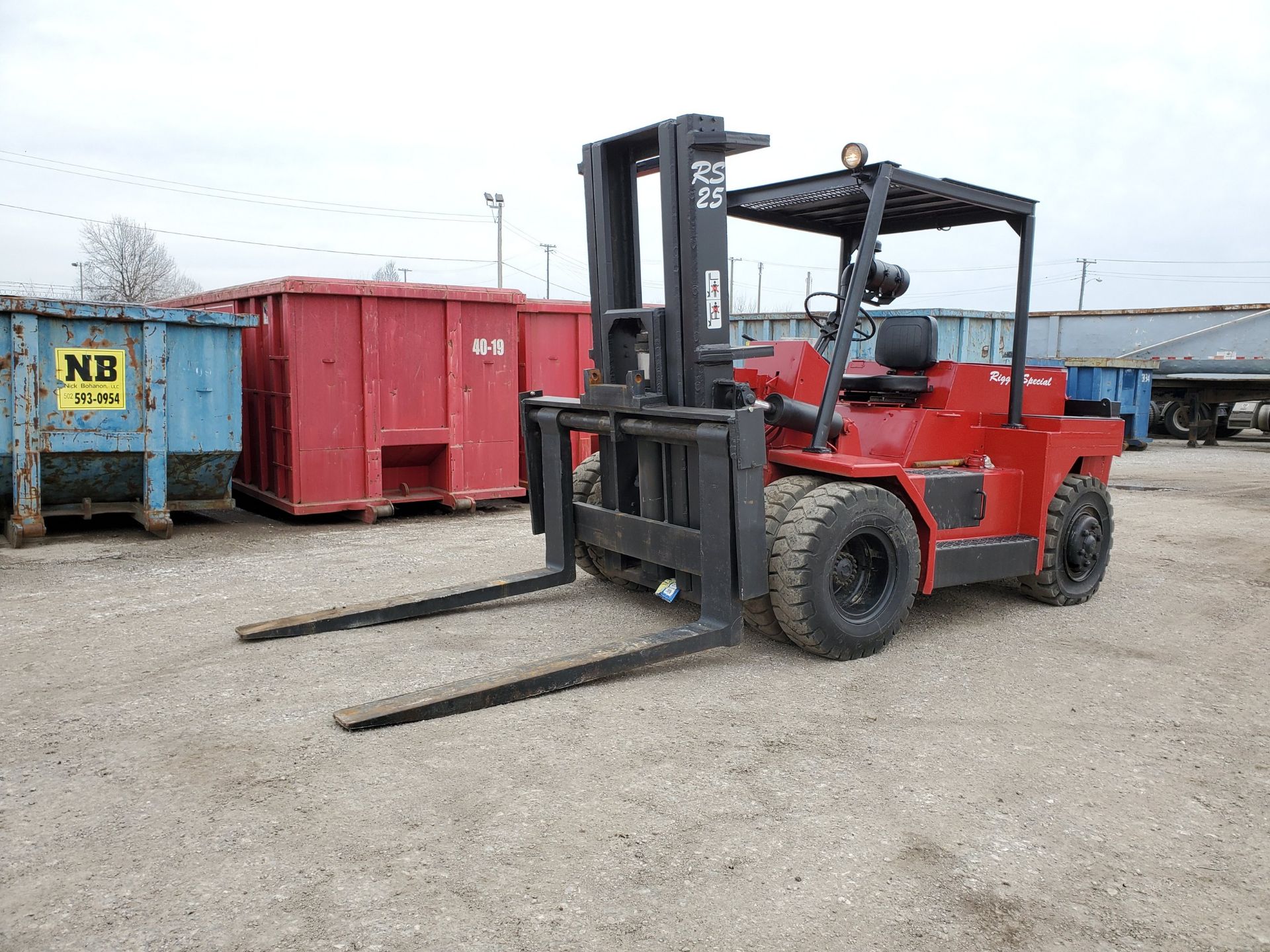 RIGGERS SPECIAL RS25 25,000 LB. CAP. LPG FORKLIFT, DUAL FRONT PNEUMATIC TIRES, 2-STAGE - Image 22 of 26